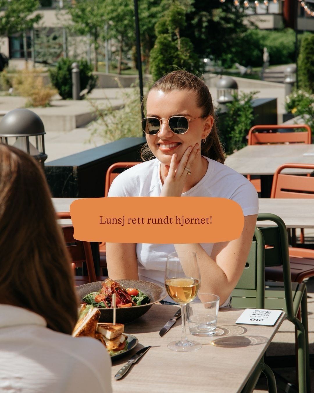 Lunsj rett rundt hj&oslash;rnet 🥗 Jobber du i n&aelig;rheten? Ta lunsjen hos oss. Enten du vil ha noe raskt, noe sunt eller bare en god pause i dagen.
