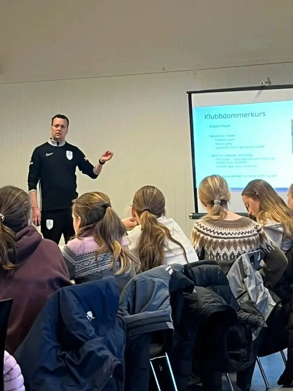 Over 40 ungdommar klare for dømming