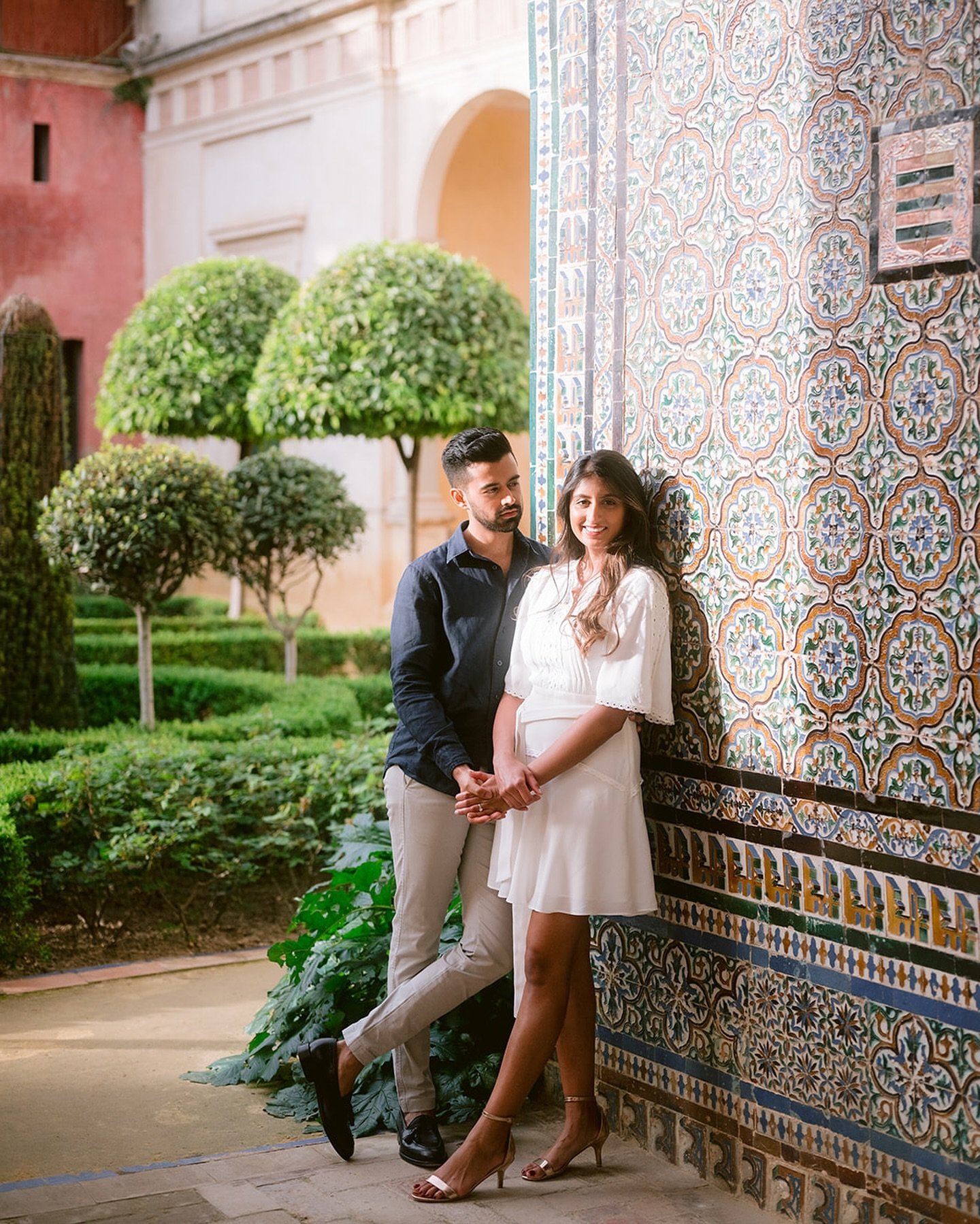 Sevilla
Seville is one of Europe&rsquo;s most incredible cities. The light, the architecture, the food and the sounds. 
This pre-wedding took place at the stunning Casa de Pilatos
Photos: @sambe.studio / @bloomfield_wedding_photography 
Planner: @ddw