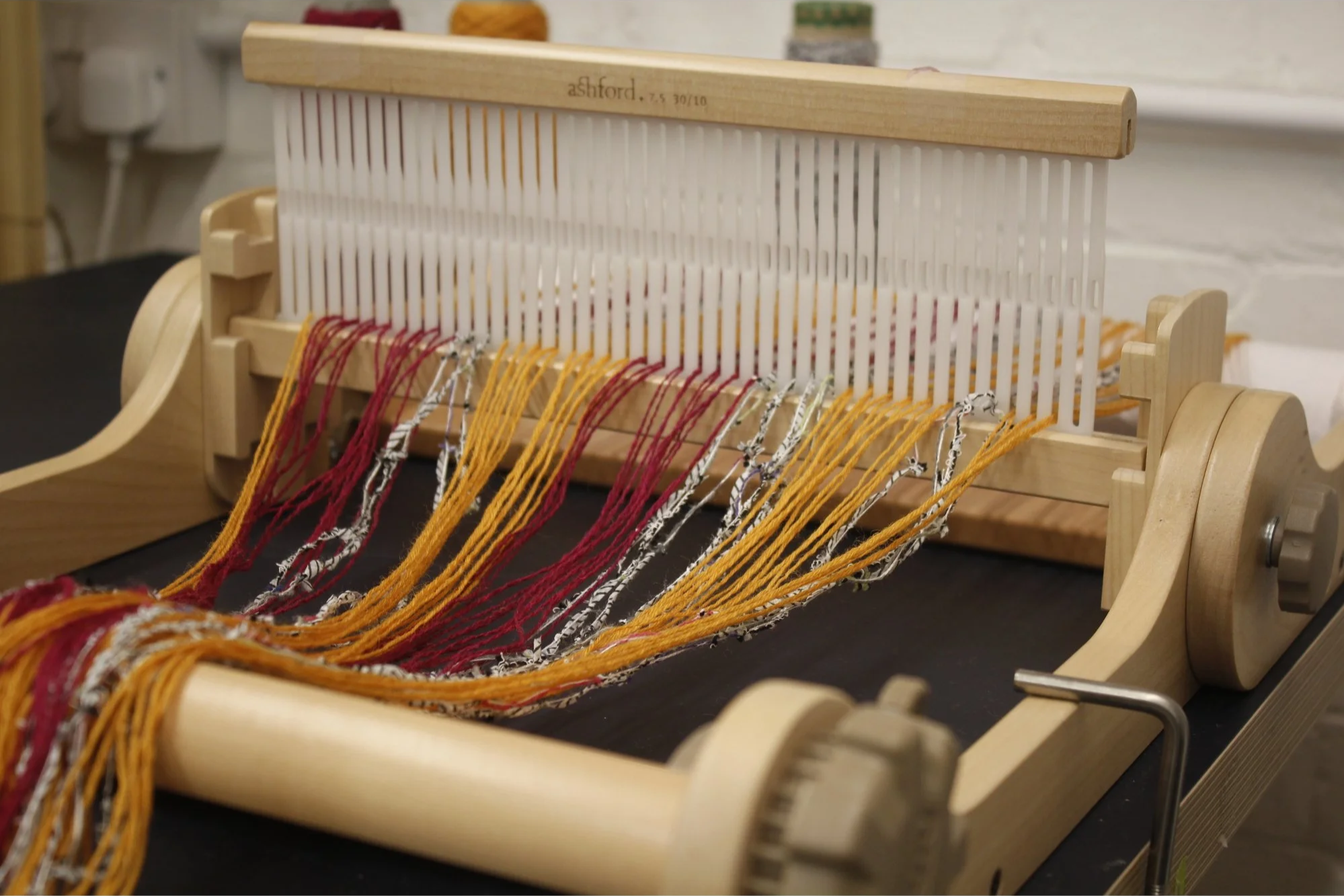EvaDennis_Weaving_Workshop_Loom_Yarn.png