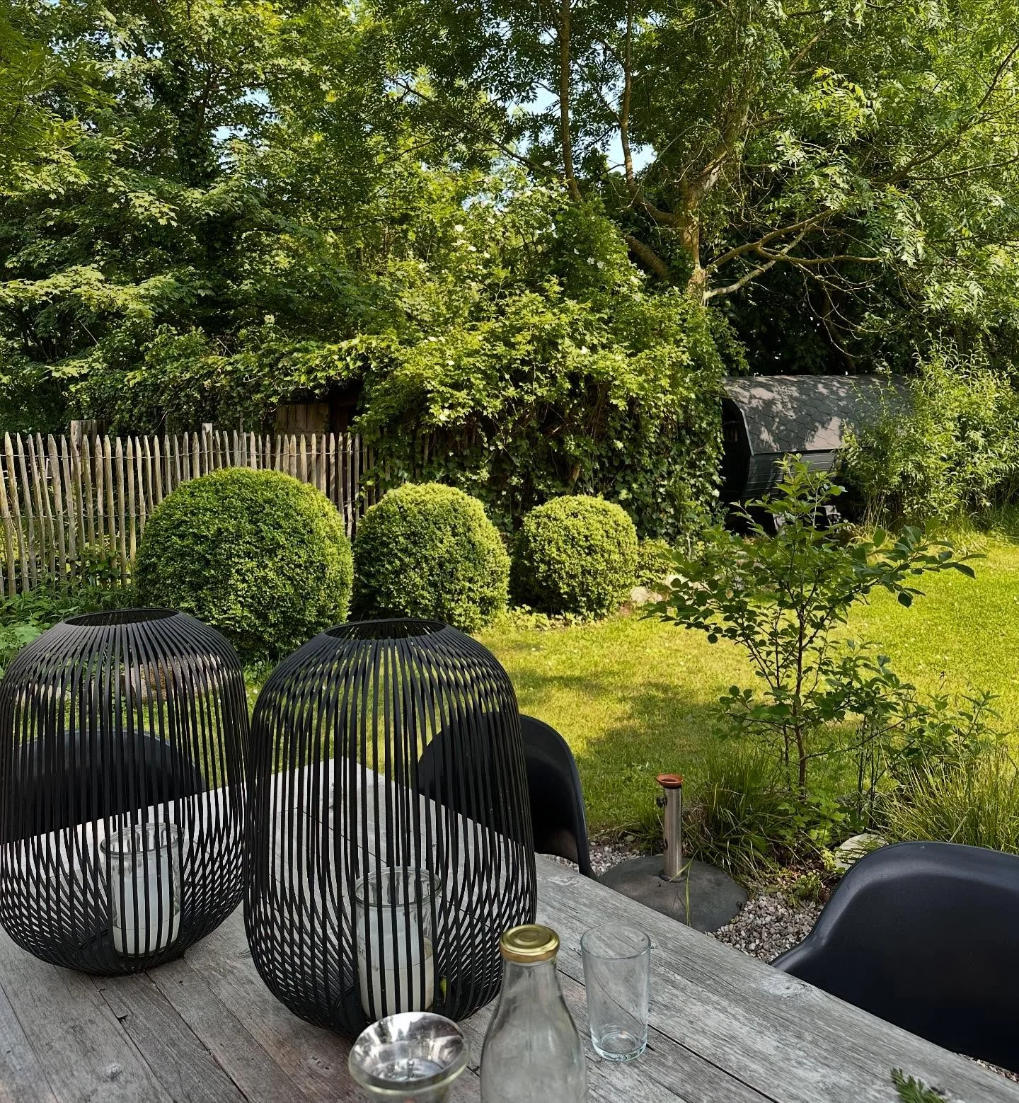 Summer time - Al fresco dining.
Best feeling to eat out on the terrace, whether breakfast, lunch or a BBQ dinner.

#schleihaus_sensby #gardenlove #outdoordining #ostseeurlaub #schleiliebe #terrace #gardenview #holidayhome #homeawayfromhome #sommerfer