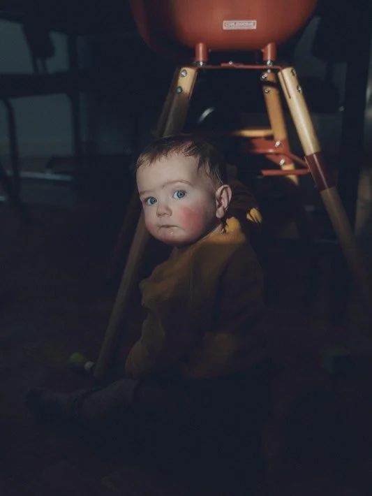 &bull; 9 maanden Eza

Een diep innerlijk proces. Van heel zuiver voelen. Wat voelt juist, en wat niet.
Van opnieuw grenzen aangeven. Mij niet meer aanpassen. Kunnen zijn wie ik wil zijn. Daar gaan deze 9 maanden postpartum over.

Intens geluk over de