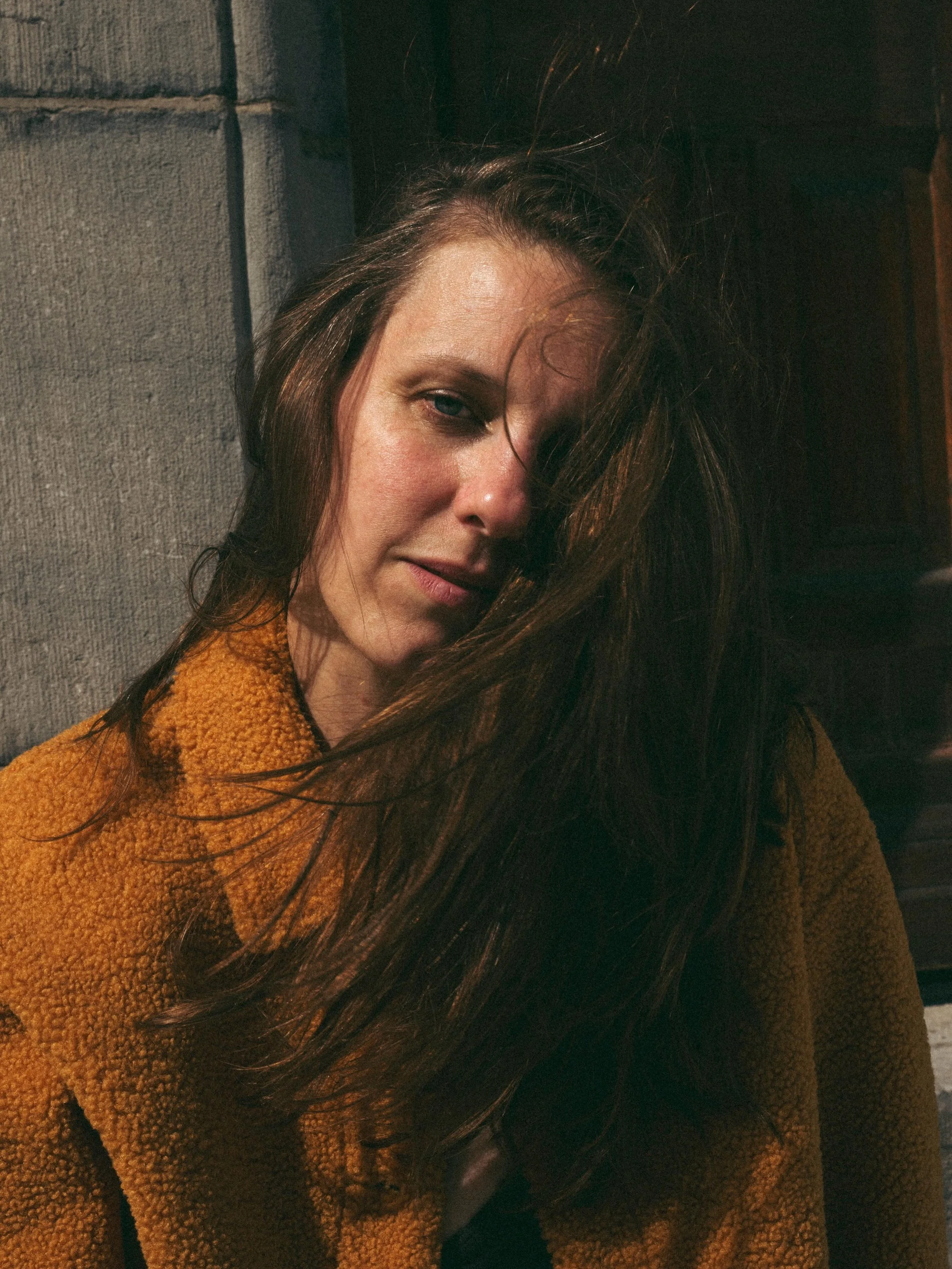 &bull; The big 4 0

Ik heb me denk ik nog nooit zo niet mijn leeftijd gevoeld.

Veertig.

Dankbaar dat ik ouder mag worden.
En geen angst om te verouderen, dat vind ik vaak zelfs mooi.

Maar v&eacute;&eacute;rtig, h&oacute;e dan.

Ik loop gewoon al v