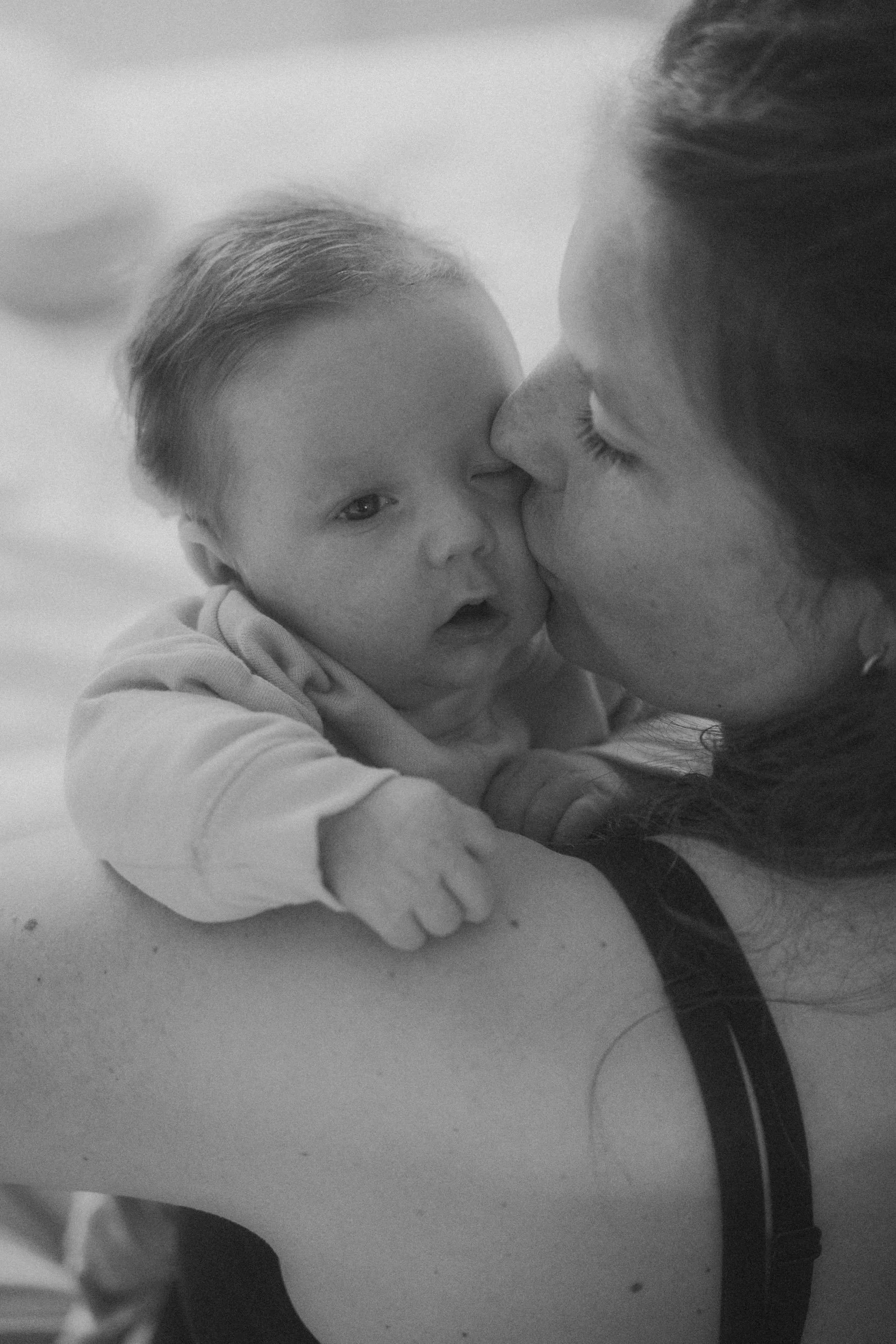 Kraamtijd foto van mama met baby