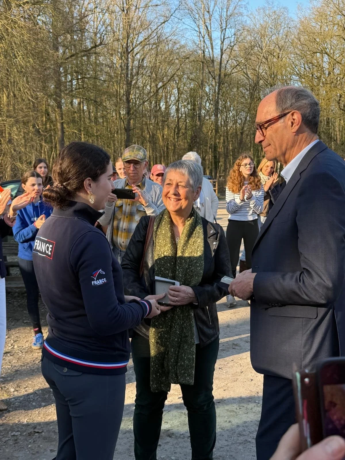 Remise de la m&eacute;daille de l&rsquo;Assembl&eacute;e nationale 🇫🇷

Moment fort aujourd&rsquo;hui &agrave; Senlis &Eacute;quitation avec la remise de la m&eacute;daille de l&rsquo;Assembl&eacute;e nationale &agrave; @victoirechapalain, en reconn