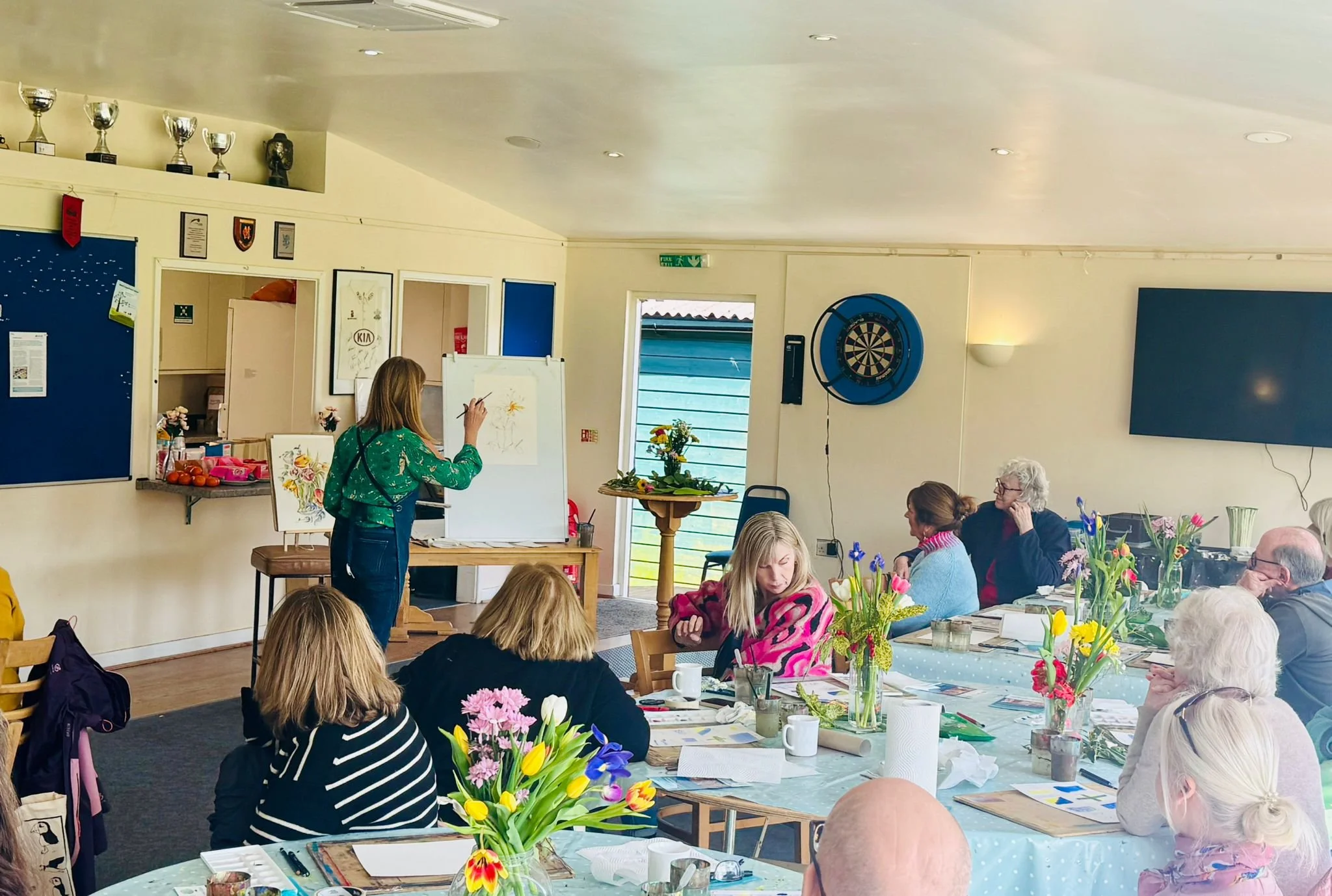 Adult art classes in Chipstead — a creative community on your doorstep