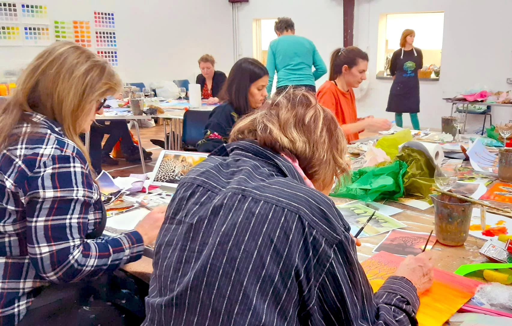 All abilities art classes and workshops for adults in Reigate and Banstead