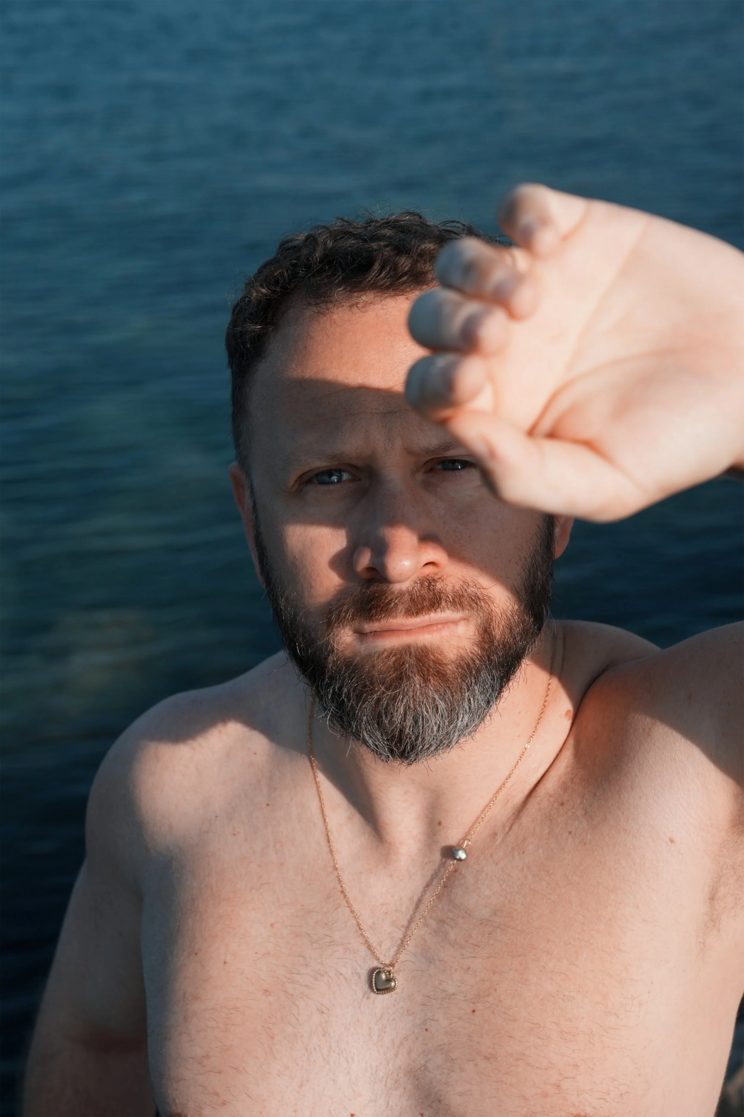 Bellis x Beau Parleur : colliers du cœur et vibes du Sud !