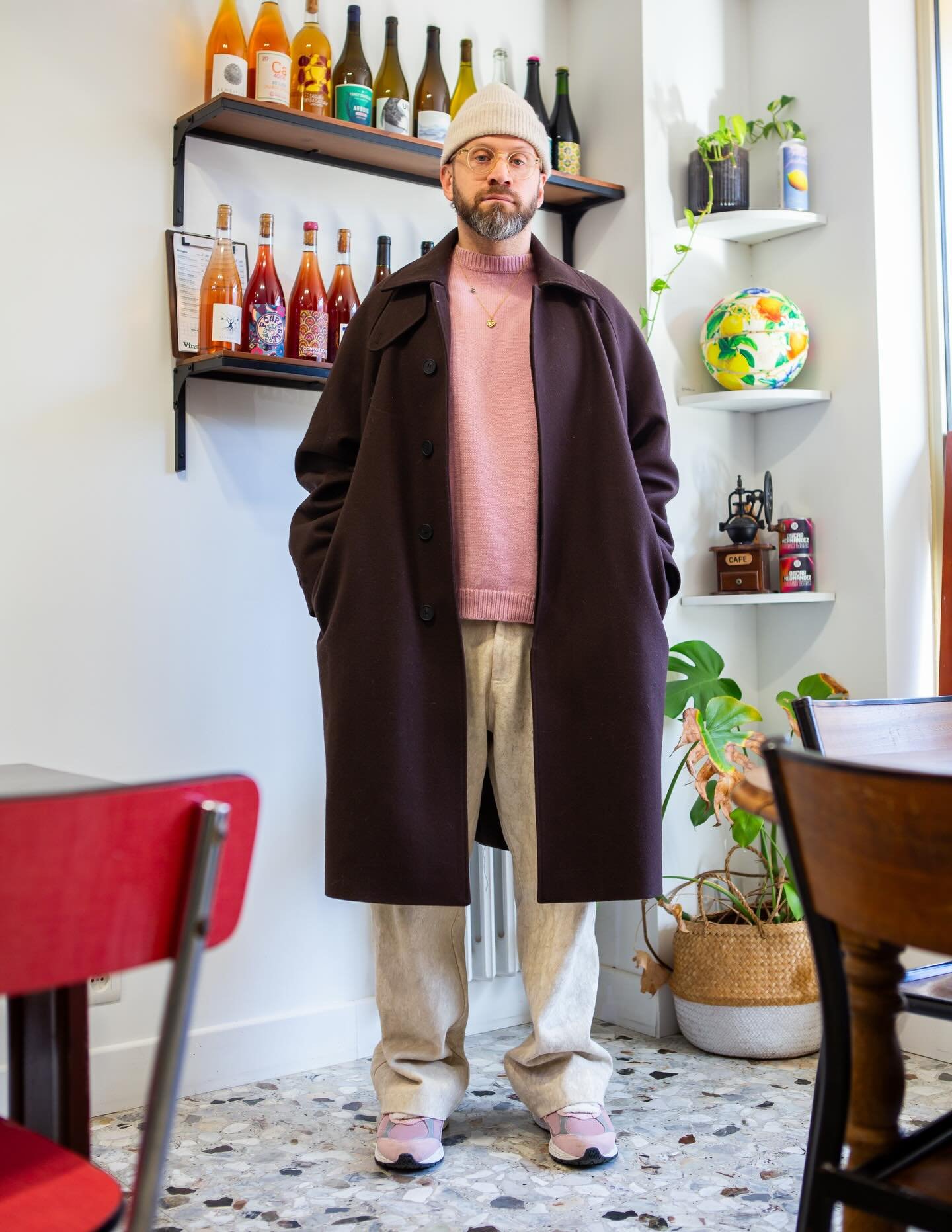 🩷 Rose Latte pour mon look chez @fragile_cafe ! ☕️

Avec un combo de marques que j&rsquo;affectionne tout particuli&egrave;rement &amp; qui sont identifi&eacute;es sur les photos ! 👀

&mdash;

📸 @martynikefly

&mdash; 

#MenswearStyle #CoffeeShopV