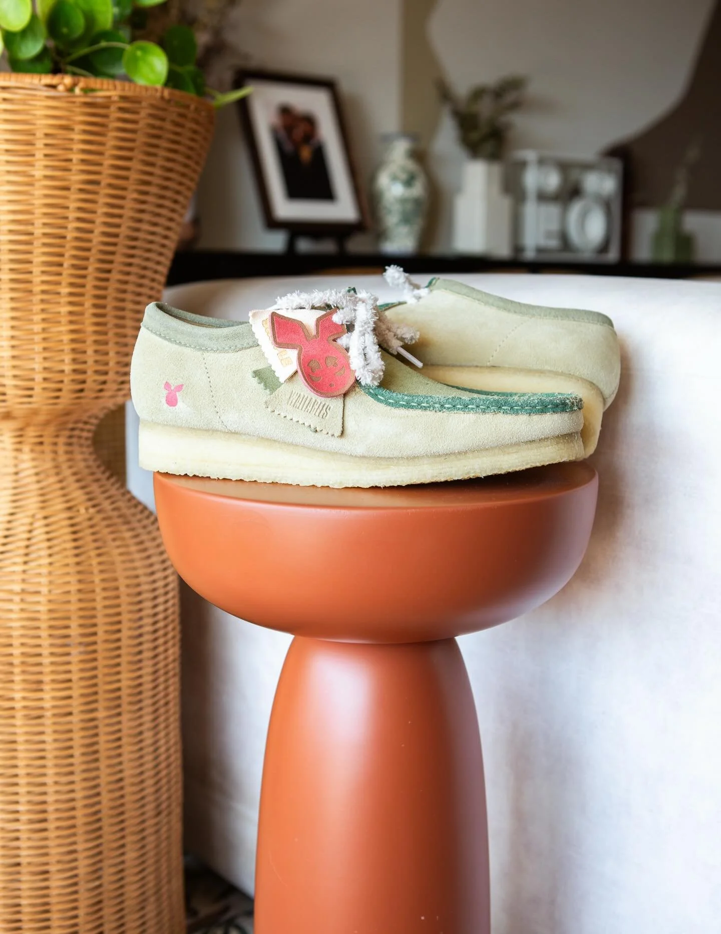 New babies! 🔥 @staniflou @clarksoriginals Wallabee&trade; custom in collaboration with @sample_app!

&Eacute;dition limit&eacute;e &agrave; 100 exemplaires, toutes teintes &agrave; la main, &agrave; Paris, aux couleurs du Printemps, avec un traiteme