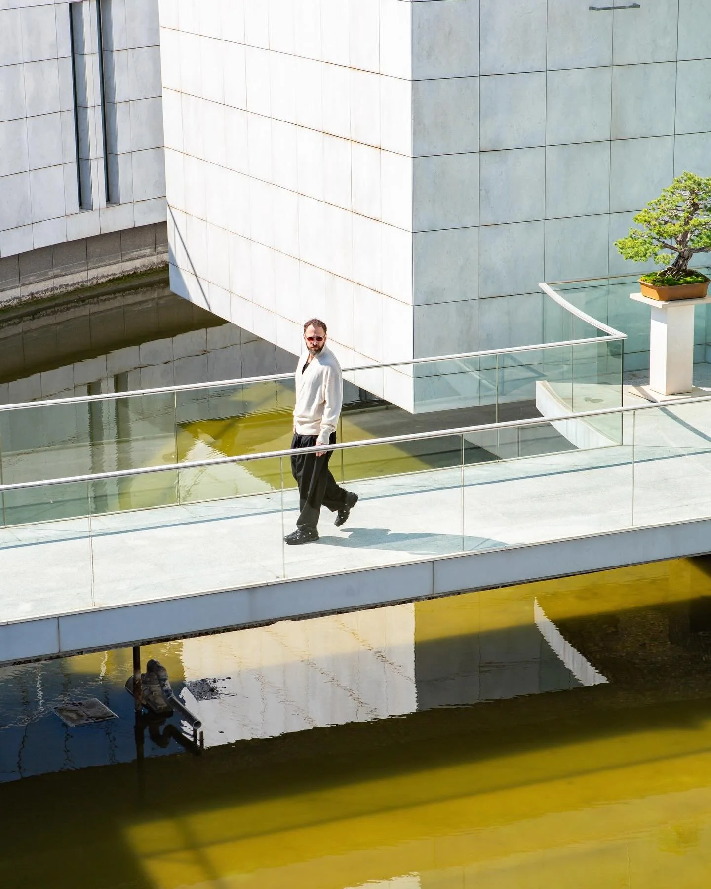 Peut-on tout arr&ecirc;ter &amp; parler de ce cardigan @lemaire, s&rsquo;il vous pla&icirc;t !? 🔥

Fabrication portugaise &amp; associ&eacute; &agrave; un pantalon @sillage.online pour un style full jap&rsquo; ! &hearts;️

&mdash; 

📸 @martynikefly