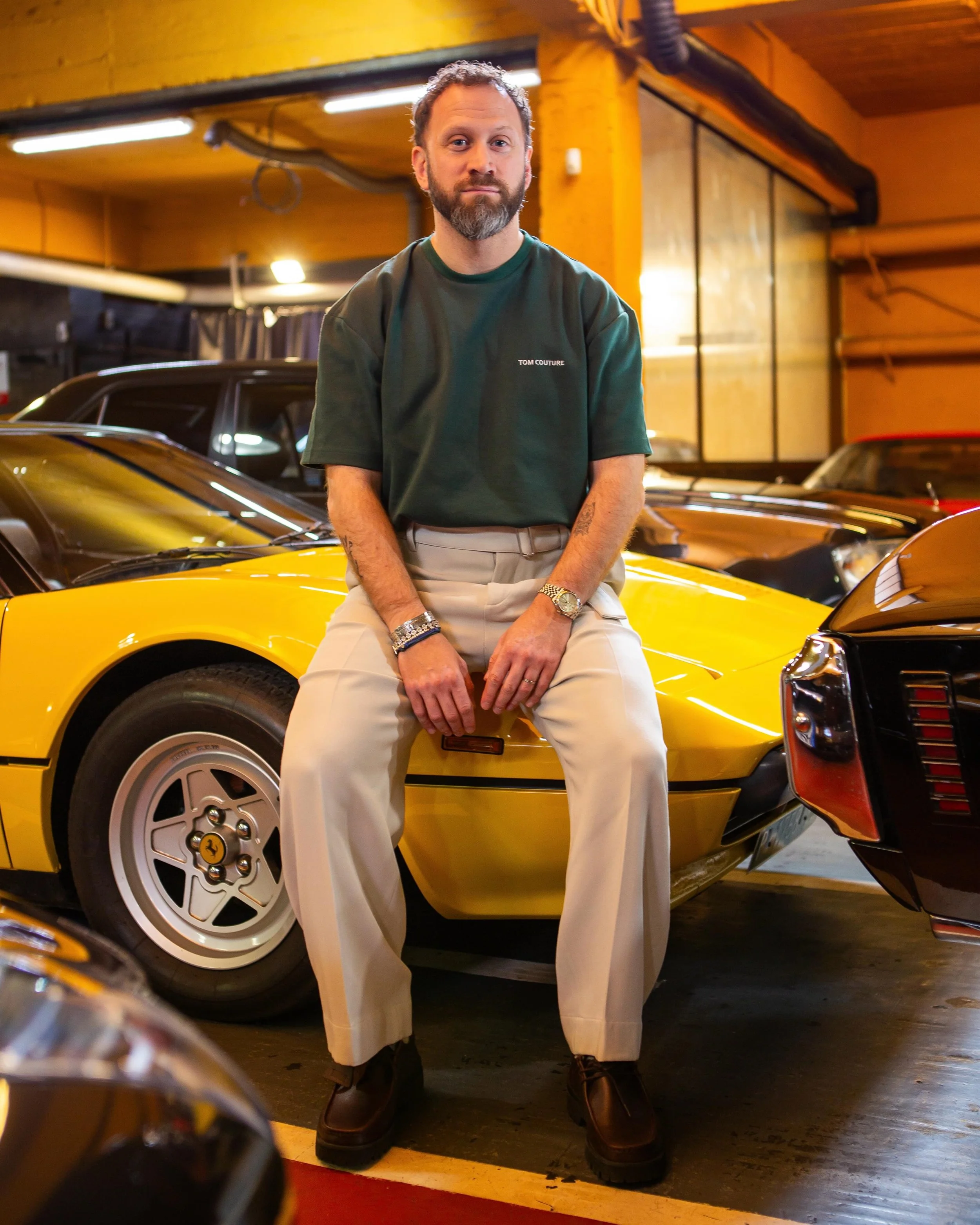 Une belle voiture, des belles chaussures &amp; let&rsquo;s go! 🔥

Oh &amp; ce pantalon, on en parle ? ✨

&mdash; 

📸 @martynikefly

&mdash; 

#LuxuryLifestyle #StudioNicholson #MenStyle