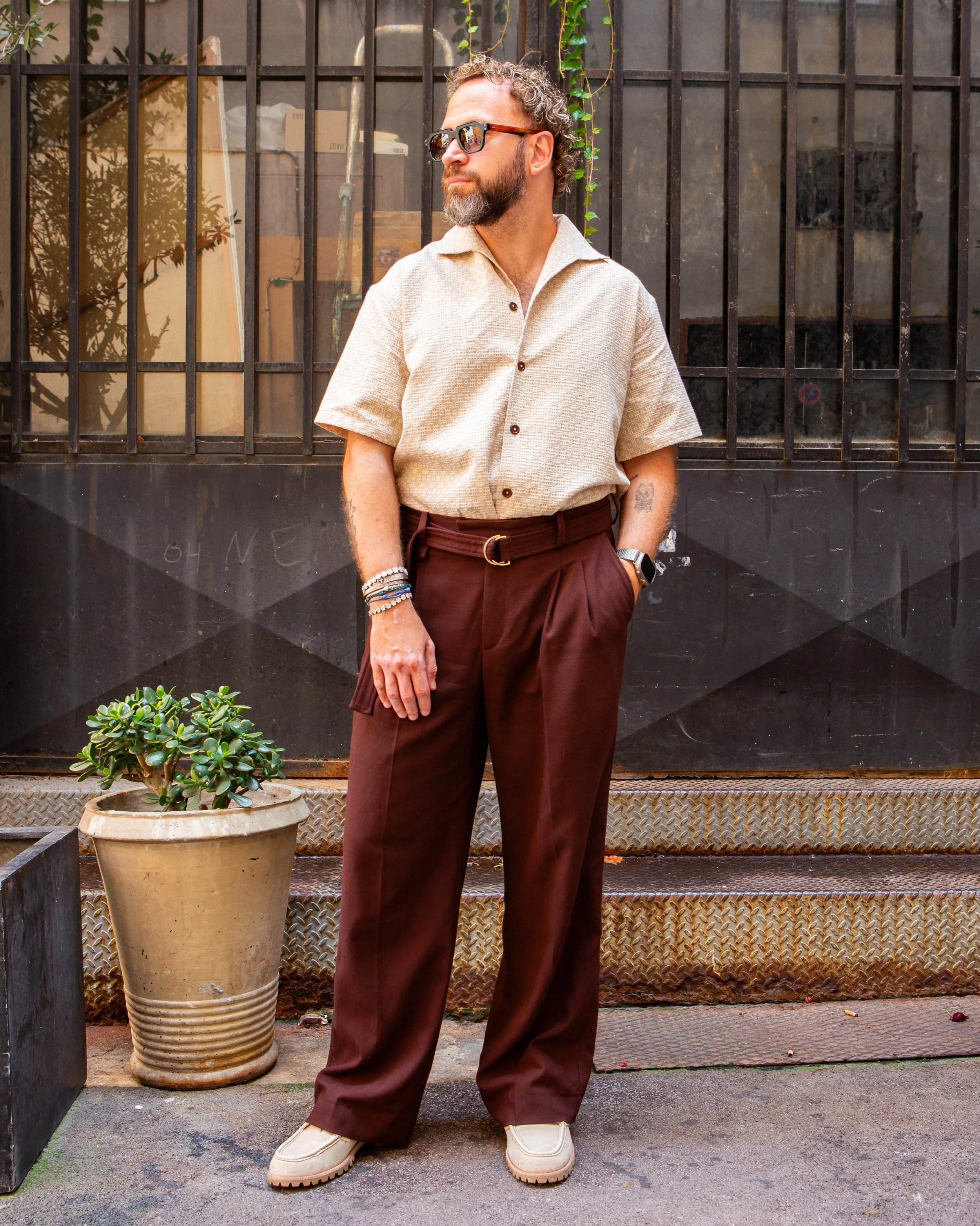 Nouveau look ! 🔥

Ce nouveau pantalon ~ juste parfait, tant au niveau de la couleur, de la coupe &amp; des d&eacute;tails ~ vient du vestiaire Printemps ~ &Eacute;t&eacute; de chez @droledemonsieur ! Je l&rsquo;ai assorti &agrave; une chemise manche