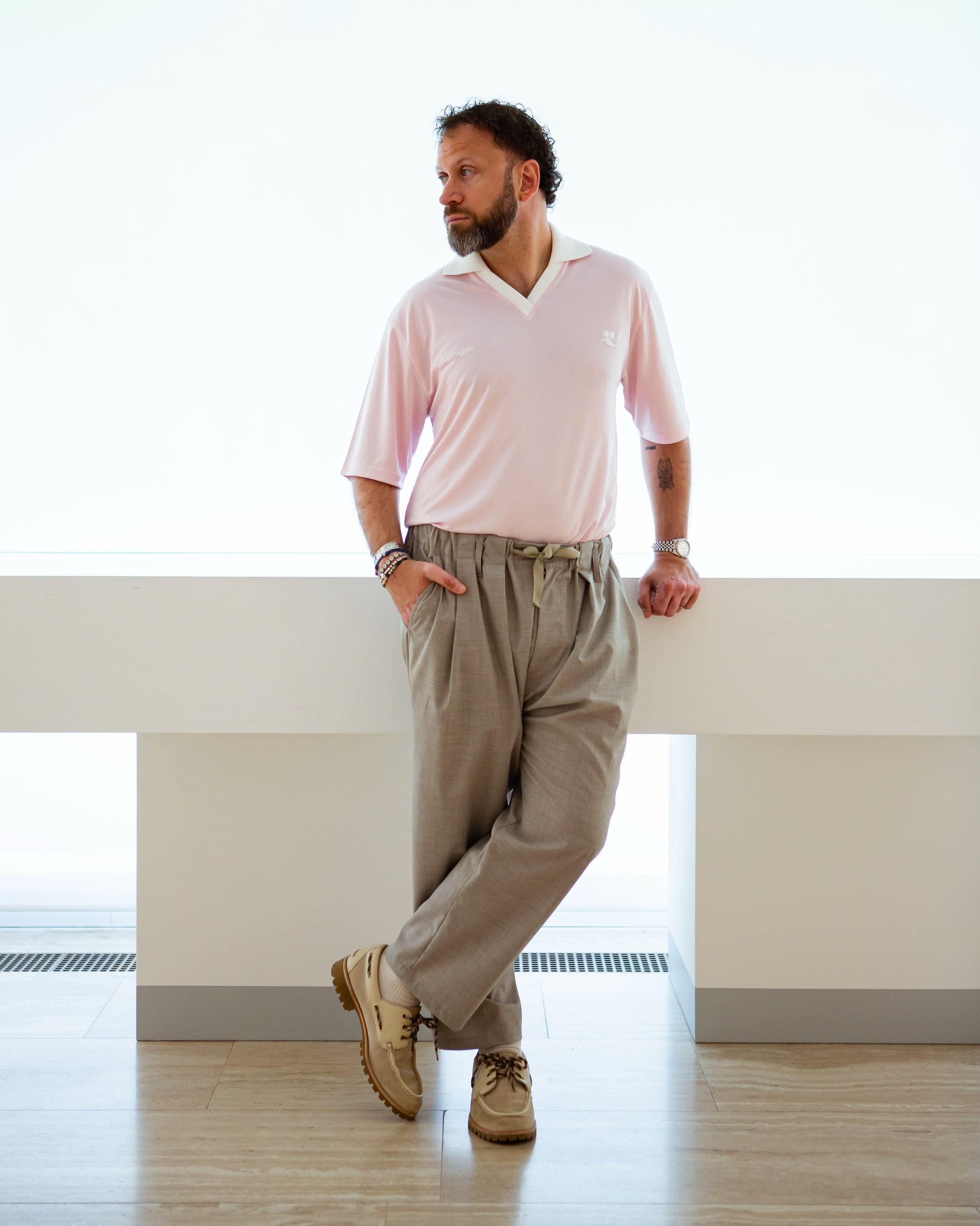 D&eacute;tails de mon maillot @courreges pour l&rsquo;expo de la @fondationmaeght 🤍

Trop fan de cette p&eacute;pite ! 💎

Je l&rsquo;ai assorti &agrave; mon pantalon @sillage.online que j&rsquo;ai d&eacute;pareill&eacute; pour l&rsquo;occasion&hell