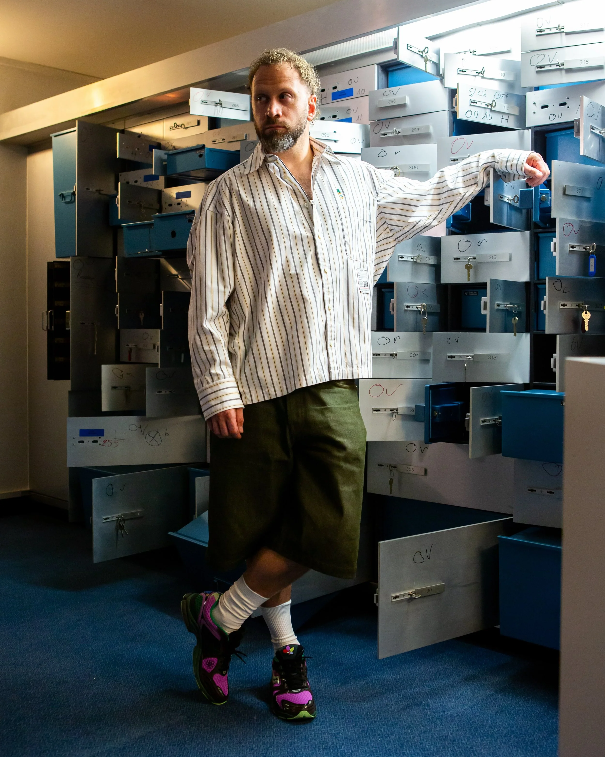 Just robbed a bank! 💰💨

J&rsquo;ai carr&eacute;ment braqu&eacute; @impactshop avec cet outfit de fou : chemise oversize @miharayasuhiro_official ~ short en jeans @walkinparis &amp; ma paire de @saucony x @jaetips 💜

&mdash; 

#streetwear #outfitch