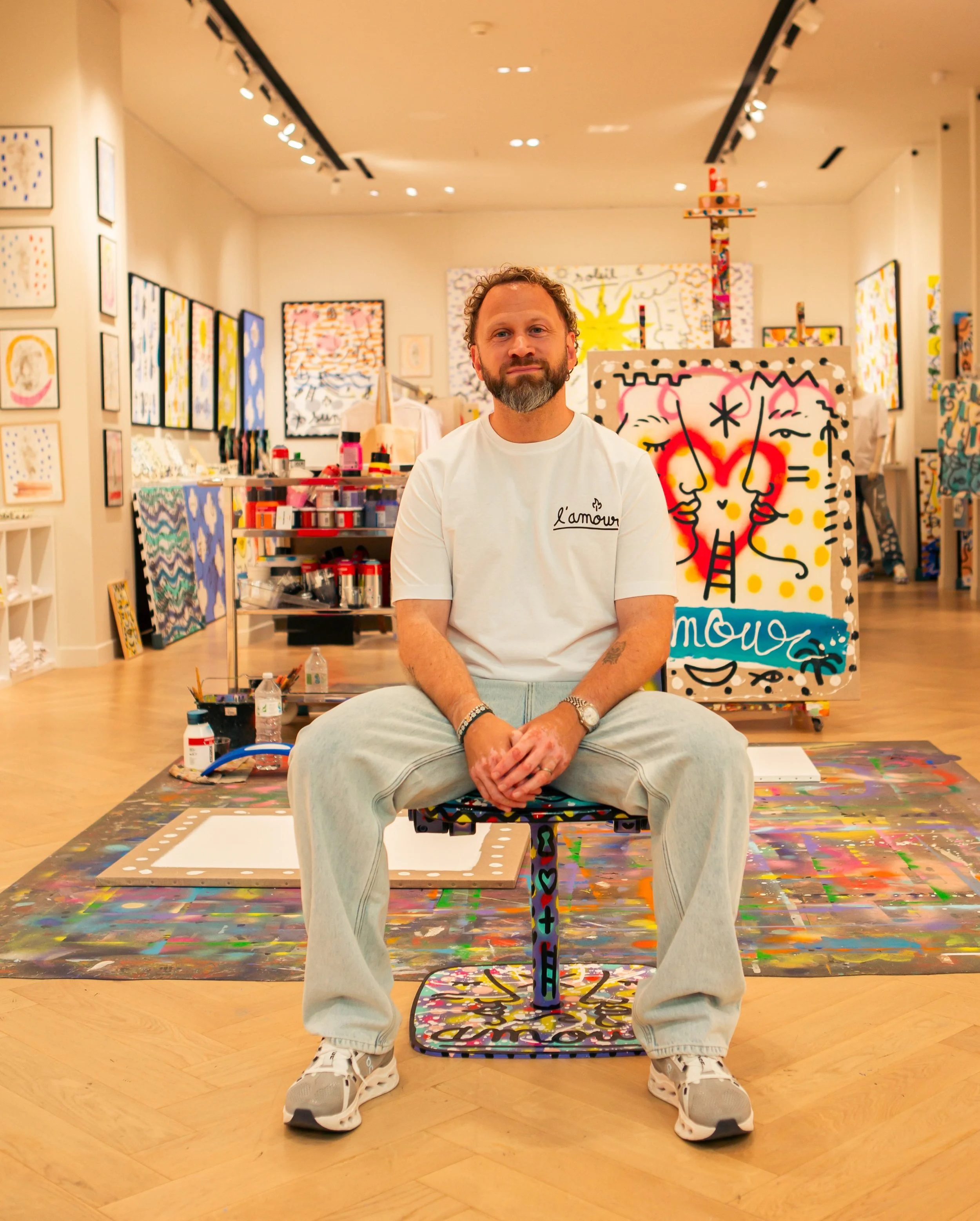 Quand la mode rencontre l&rsquo;art, @maisonbonfeuu na&icirc;t d&rsquo;une collaboration avec l&rsquo;artiste ni&ccedil;ois @guillaumecavalierart ! ☀️

Comme &agrave; son habitude, Guillaume nous parle d&rsquo;amour, de soleil &amp; d&rsquo;azur avec