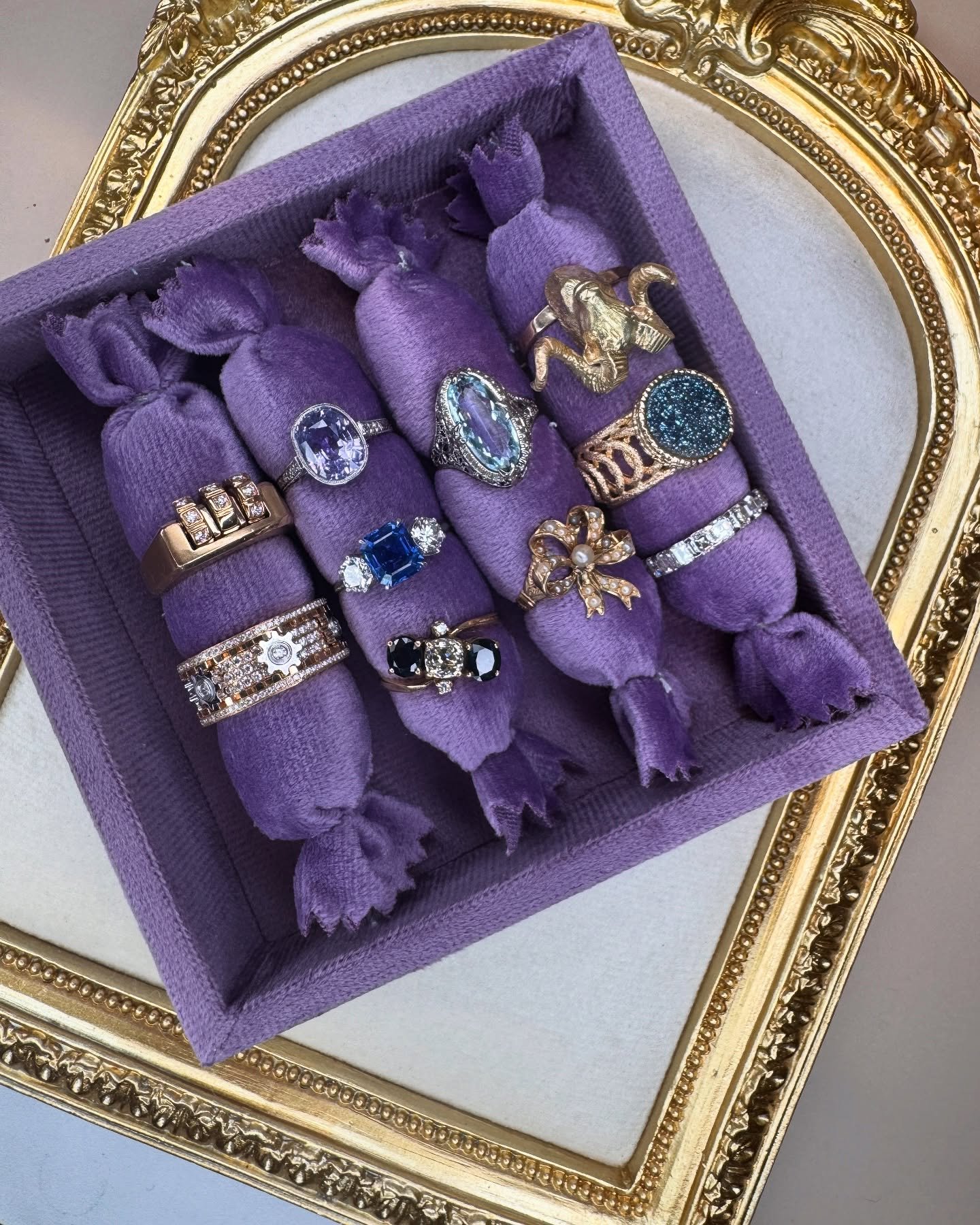 So much ✨ sparkles #jewelry #antiquejewelry #goldjewellery #sapphirering #artdeco #victorian #antiques #antiqurrings #vintagerings #Victorianjewelry