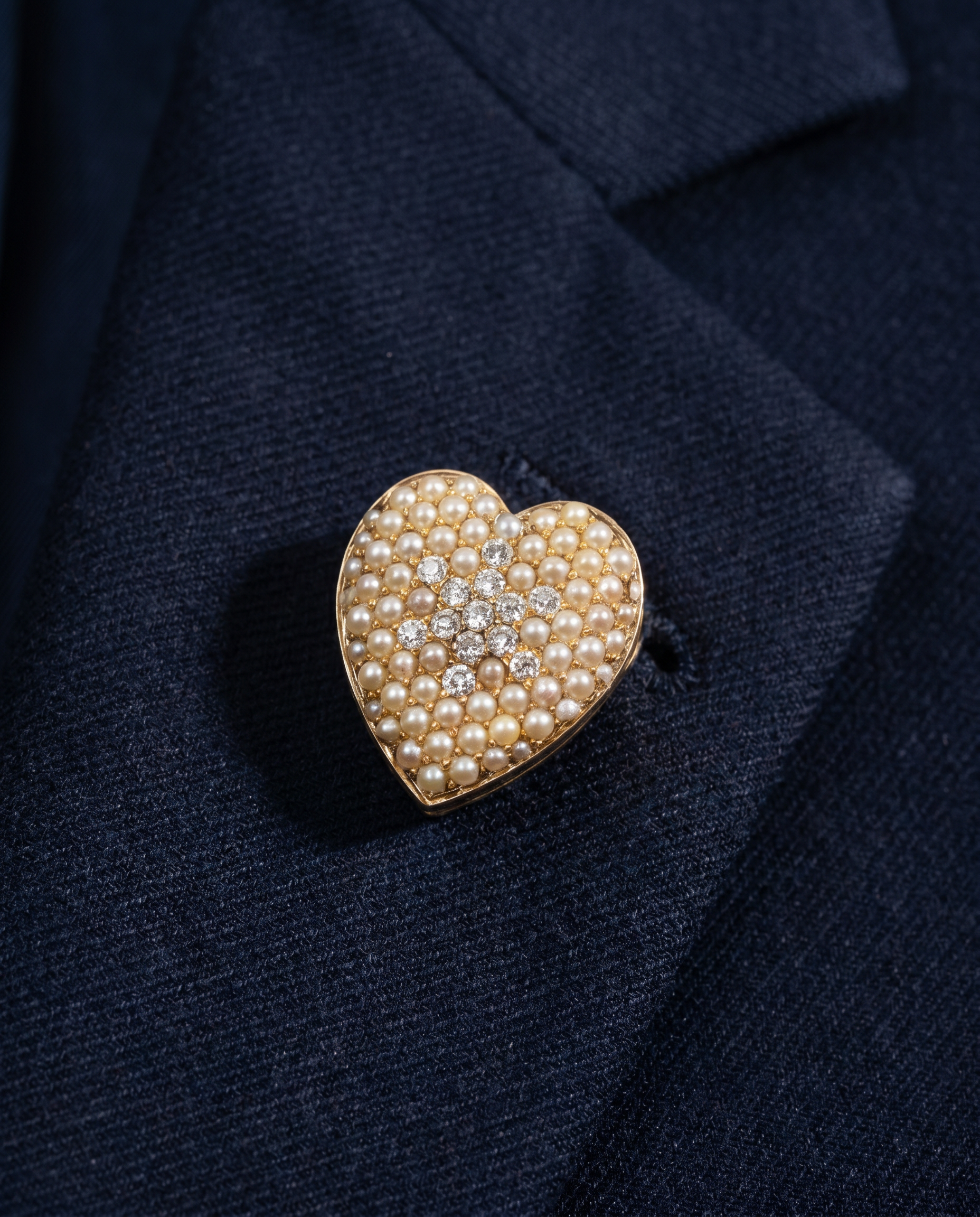broochlapeltop.png