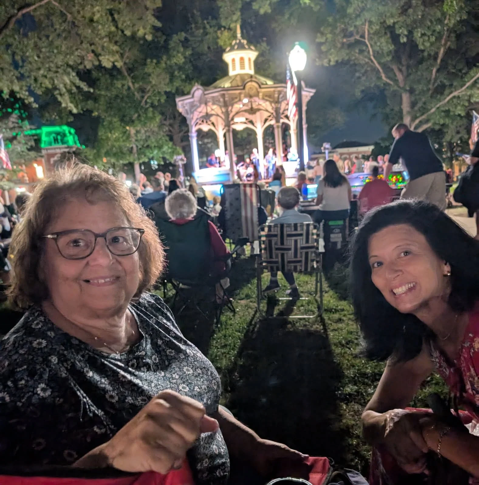 Janet and Jennie in Medina Square.jpg