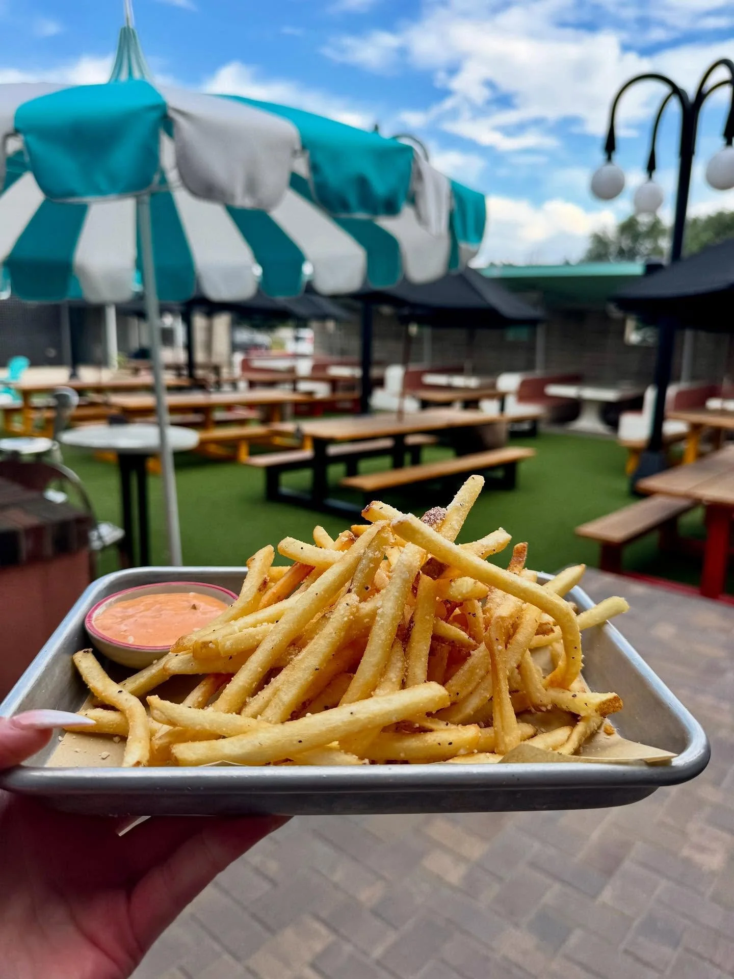 HAPPY NATIONAL FRY DAY! Even though we're always celebrating, the truffle fries taste extra good today! 🍟
#nationalfryday #frenchfries #trufflefries