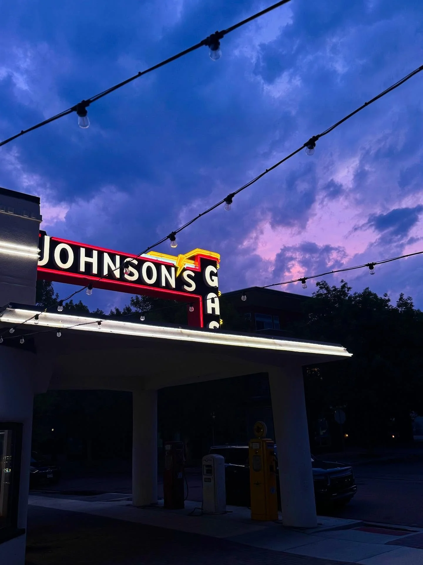 Supper Club at Johnson's Station ☁️🌞
Join us for a delicious meal at our historic building. 🍔
#longmont #longmontrestaurant #supportlocal