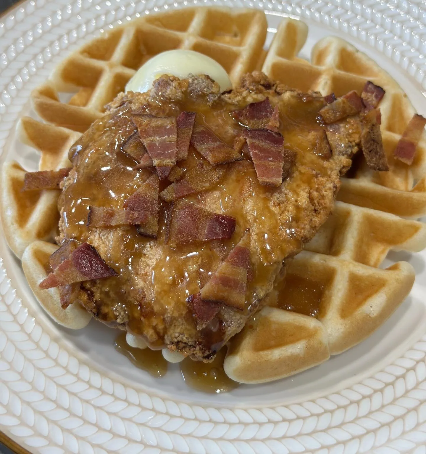 Brunch is every Saturday and Sunday from 10:30 am to 2 pm. 🧇 🥓 happy hour 3-5 pm #morethanburgers #longmont #brunch