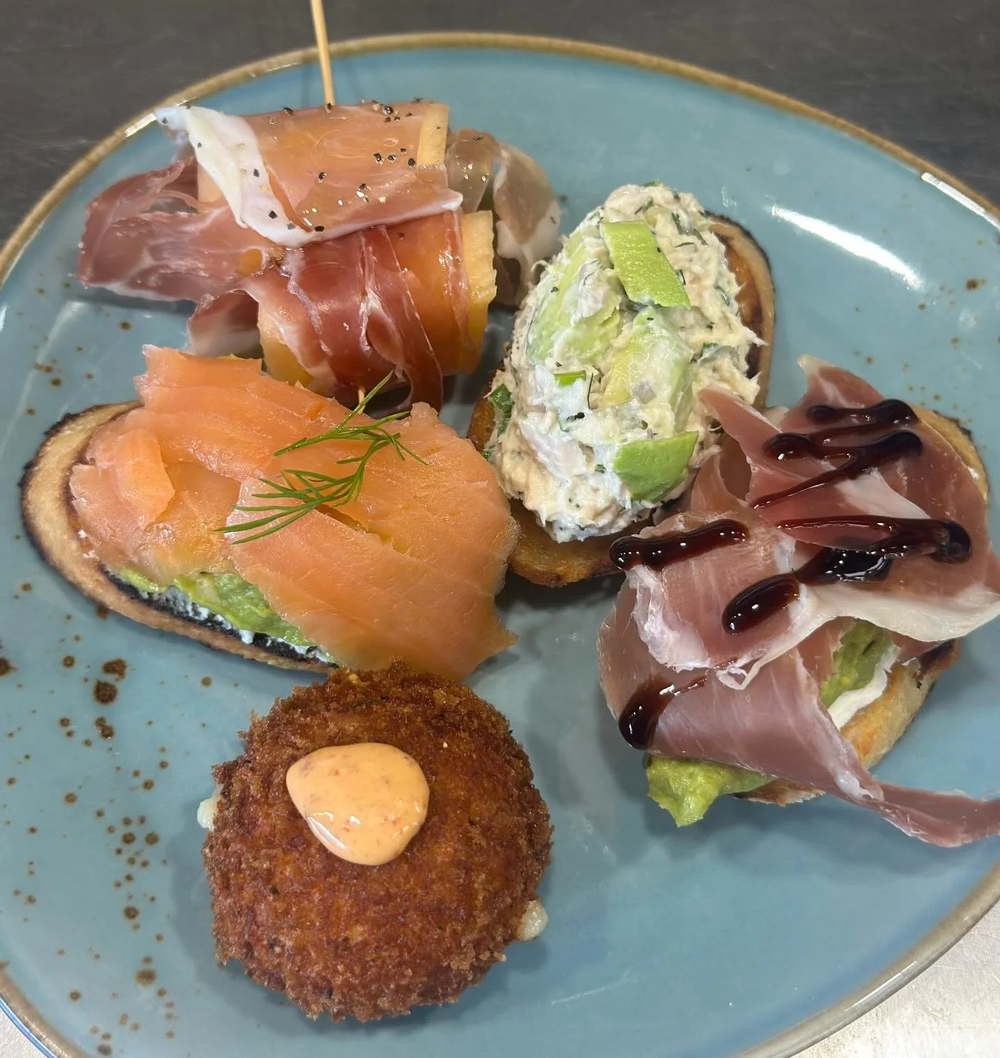 It&rsquo;s a beautiful day for some tapas 🍽️ 
Happy hour is daily from 3-5 pm 

We also sell @littlemanicecream 🍦 

#longmont #tapas #icecream #foodie