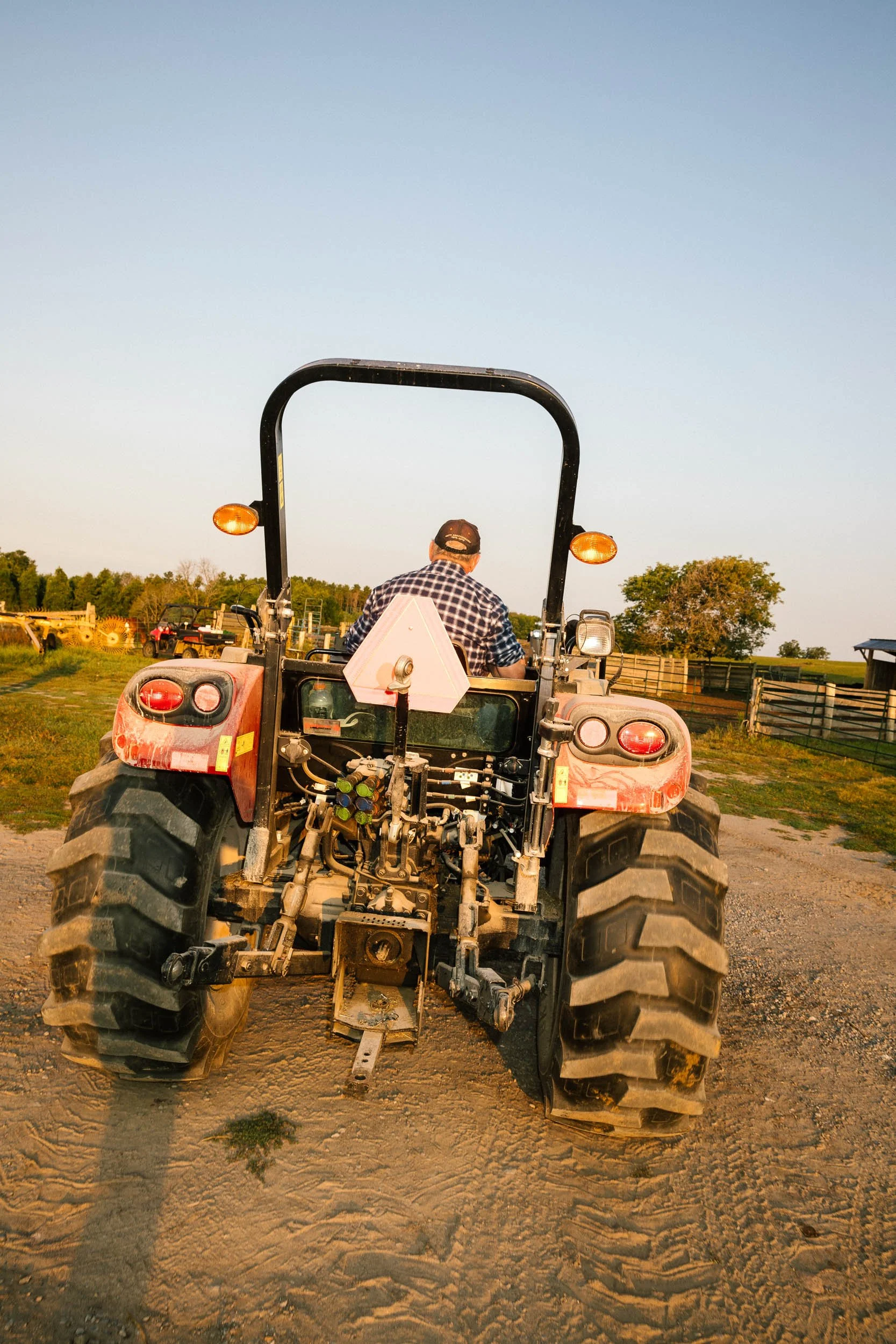 AaronWynia_AW 09-25-24-8560_MutualFriends.jpg