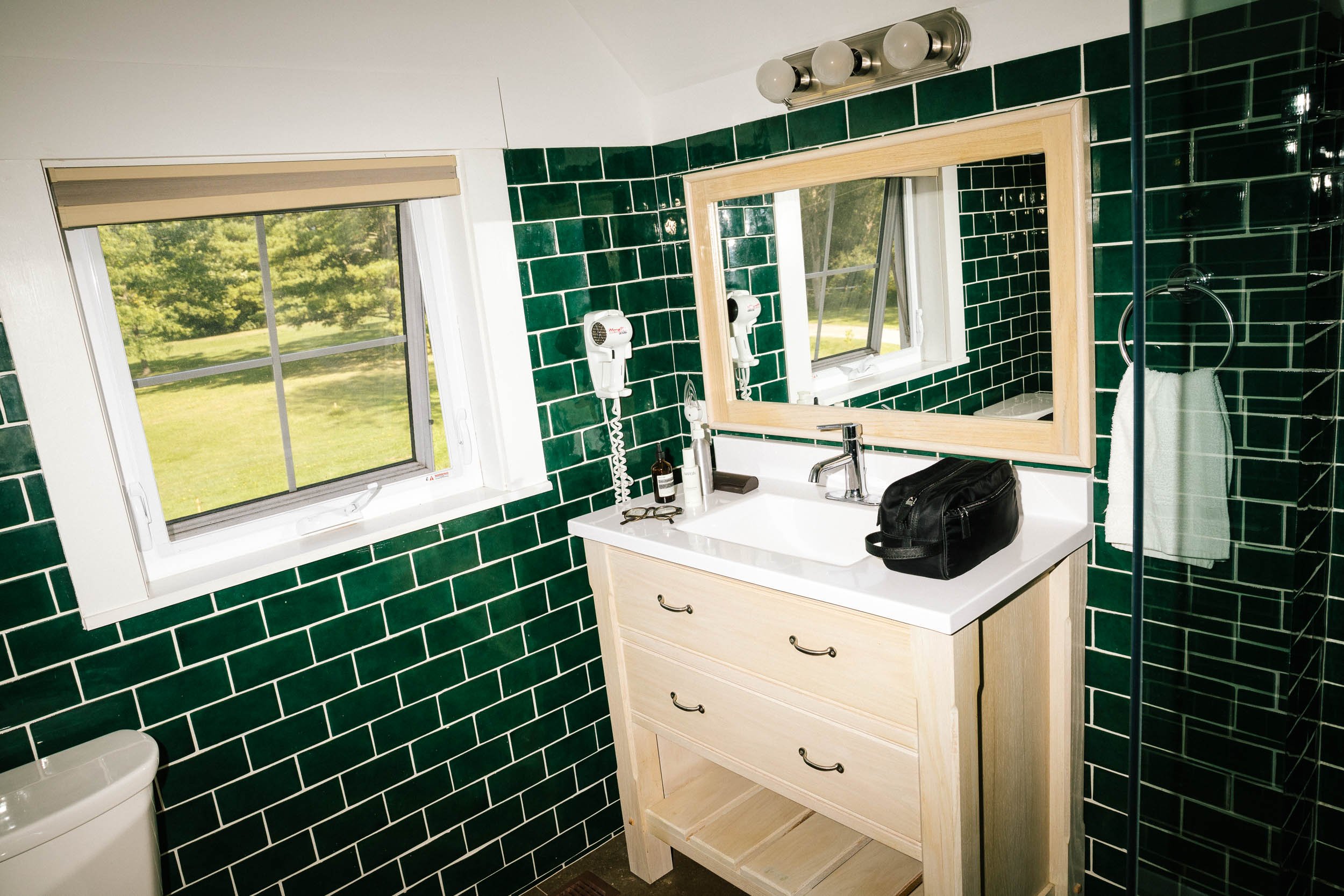 AaronWynia_AW 09-25-24-9011_MutualFriends.jpg