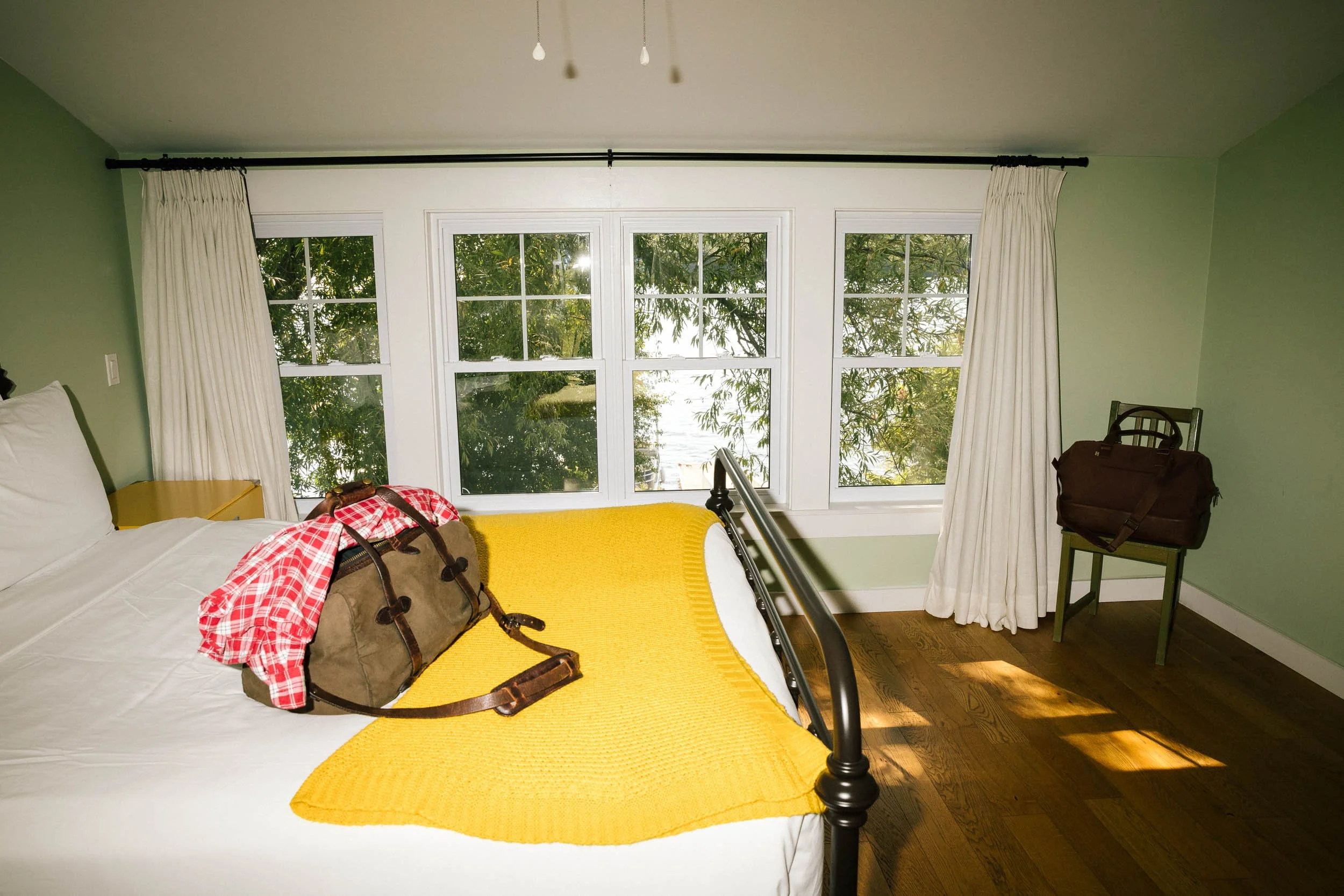 AaronWynia_AW 09-25-24-8996_MutualFriends.jpg