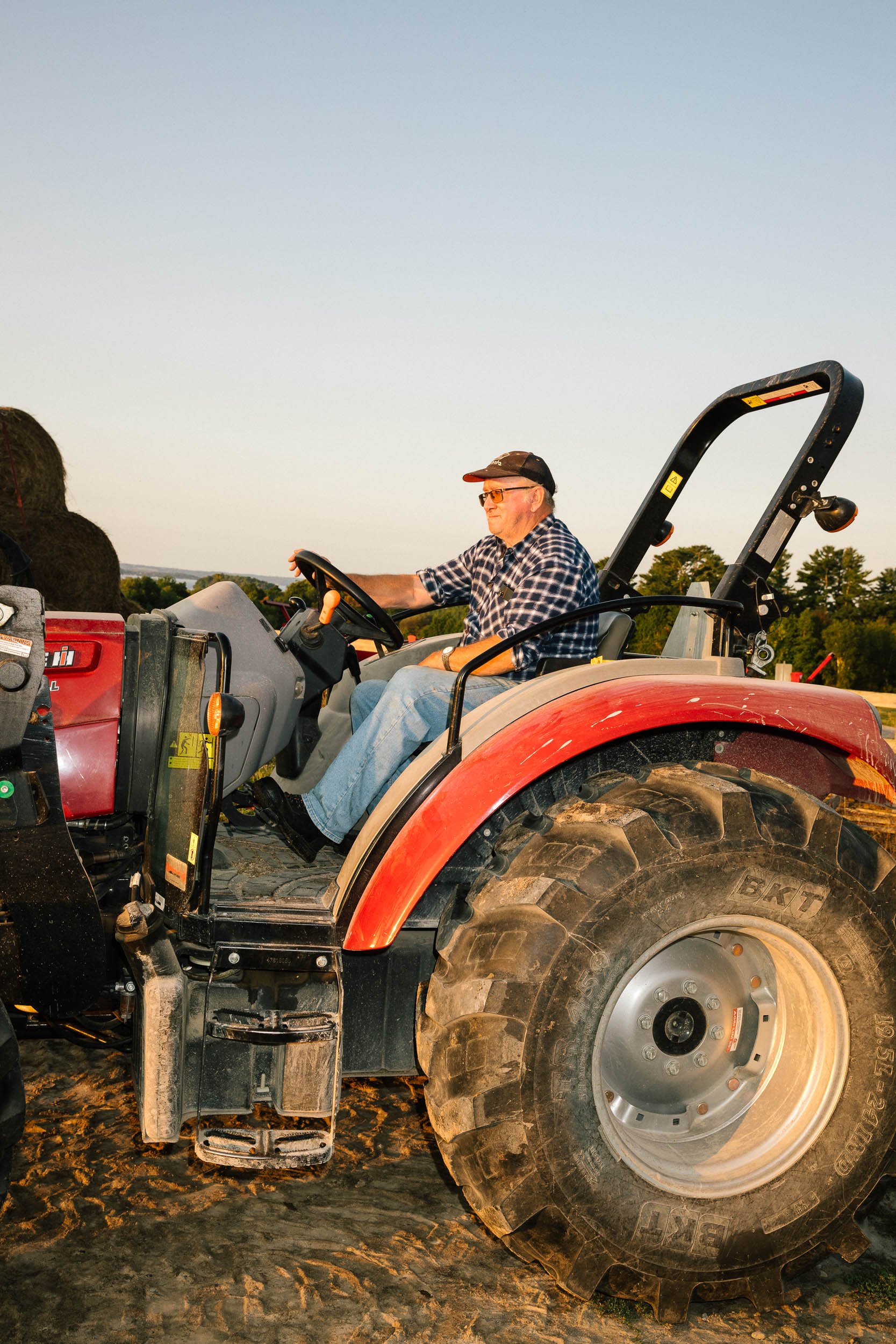 AaronWynia_AW 09-25-24-8561_MutualFriends.jpg