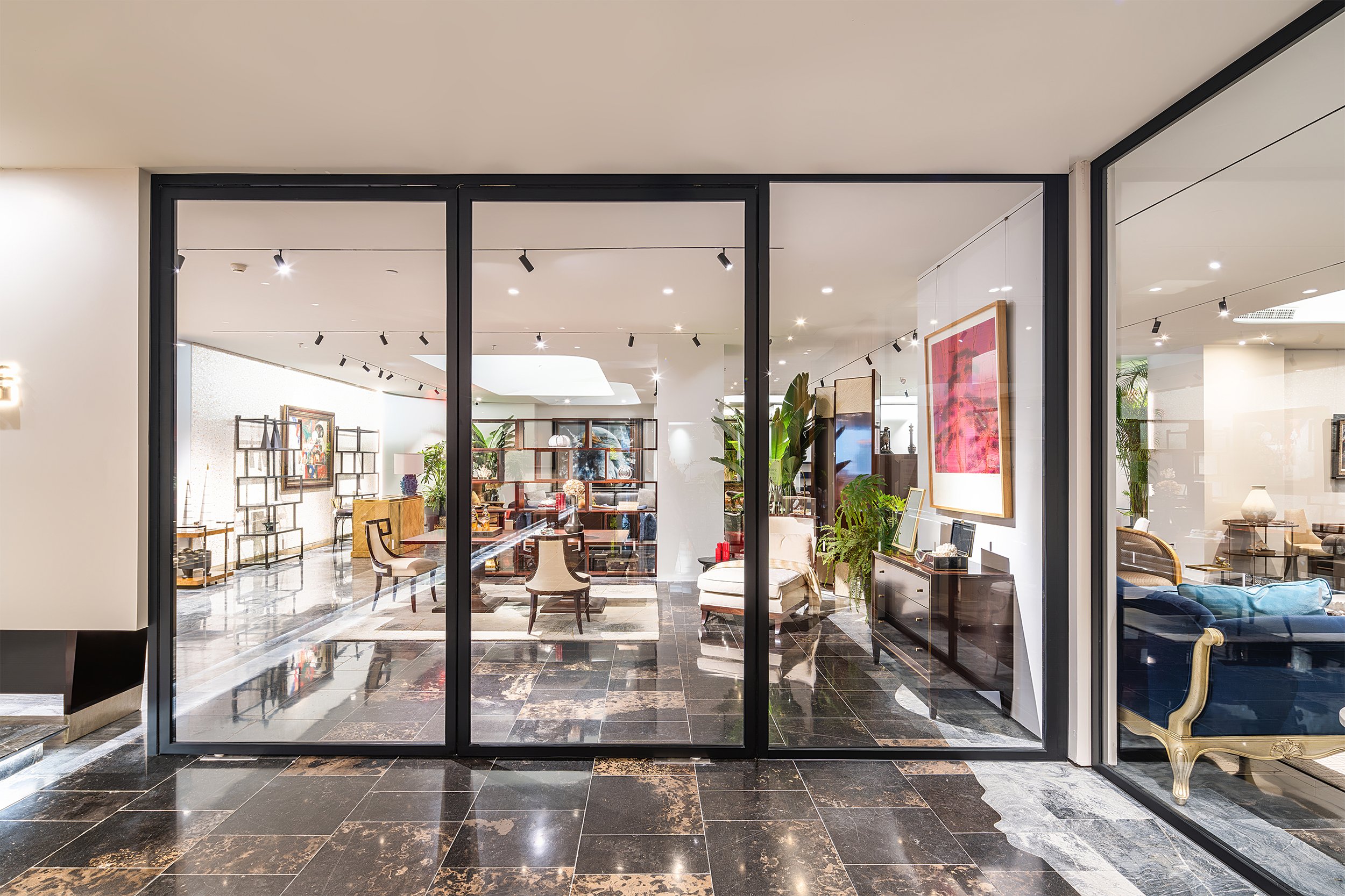 Luxury Residential Building - with Large floor-to-ceiling windows - Partition System