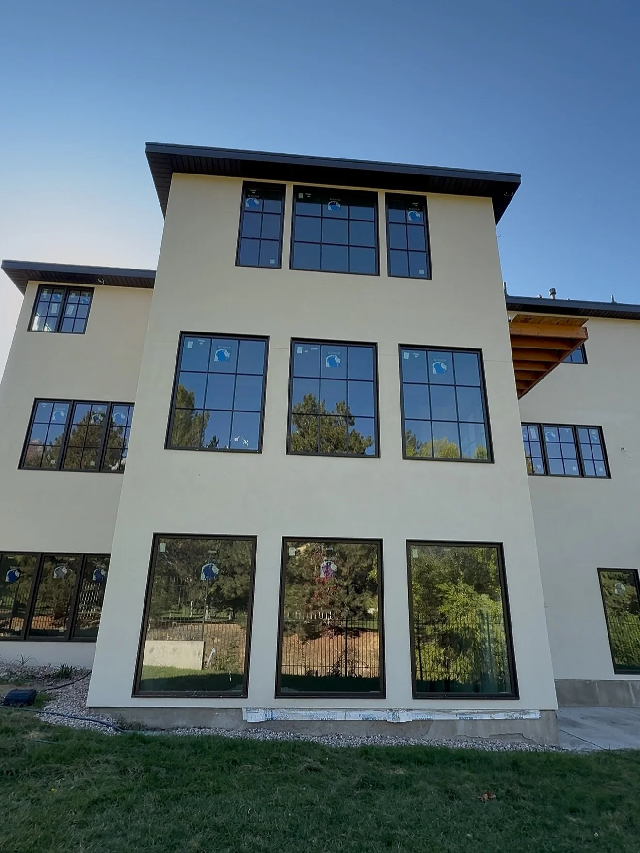 NEW WINDOWS AND STUCCO🪟
Our Sandy Project has hit some huge milestones, swipe to see the before. This doesn&rsquo;t even look like the same house.
.
.
.
#exteriorrenovation #exteriordesign #exteriorremodeling #sandyremodel