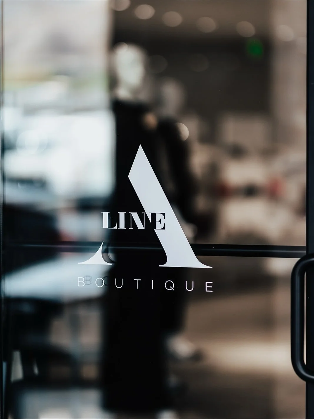 While we are in the thick of parade home remodels, we were reminded of this commercial remodel for @alineboutique 
.
.
.
#commercialremodeling #boutique #clothingboutique #remodel #utahbuilder #commercialbuilder