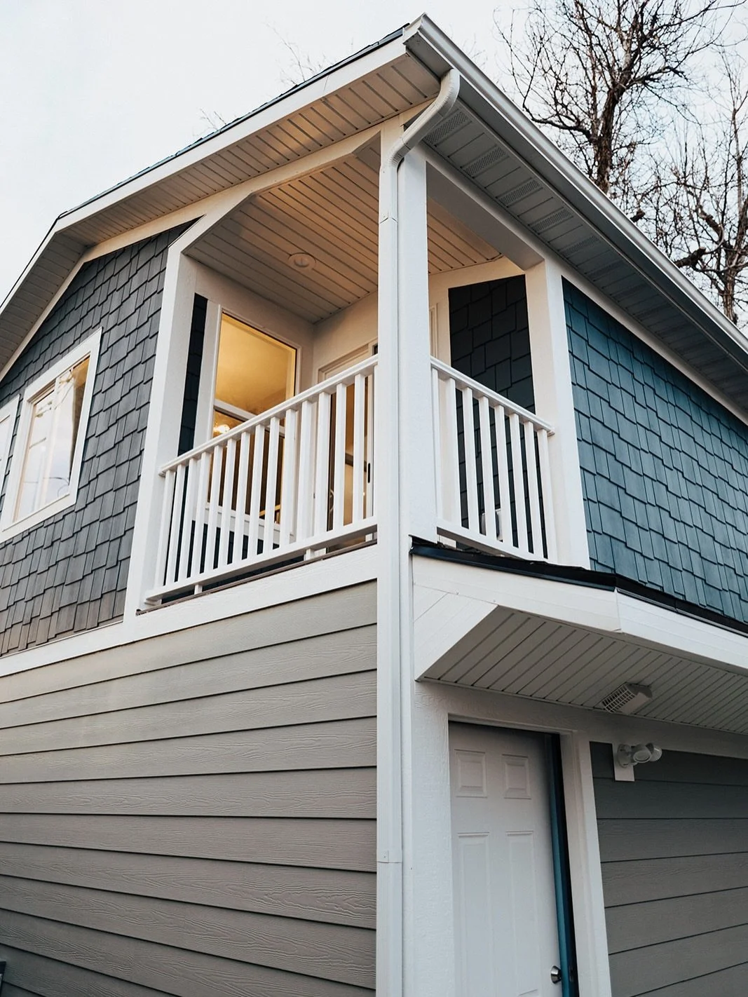 One year ago we wrapped up this detached garage + ADU. We were only the 13th one in Salt Lake City. The permit process can be tricky but we know how to work with the city and their limits to get the job done 💪🏻 now our clients use this to bring in 