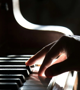 Composición gráfica de ondas sonoras que representan el poder del marketing auditivo
