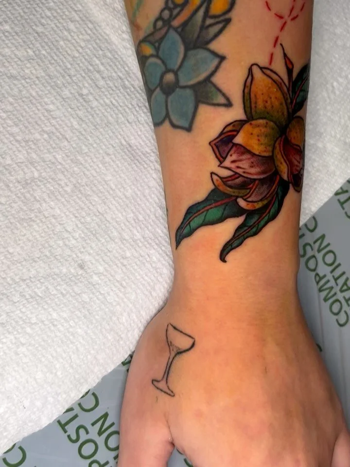 Pecans to peaches, a southern journey. Shoutout to all my Southern Belles blessin&rsquo; everybody&rsquo;s hearts 🩷 

#colortattoo #atlantatattooartist #atlantatattoo #atlantatattoos #atltattoos #atltattooartist #femaletattooartist #ladytattooers #s