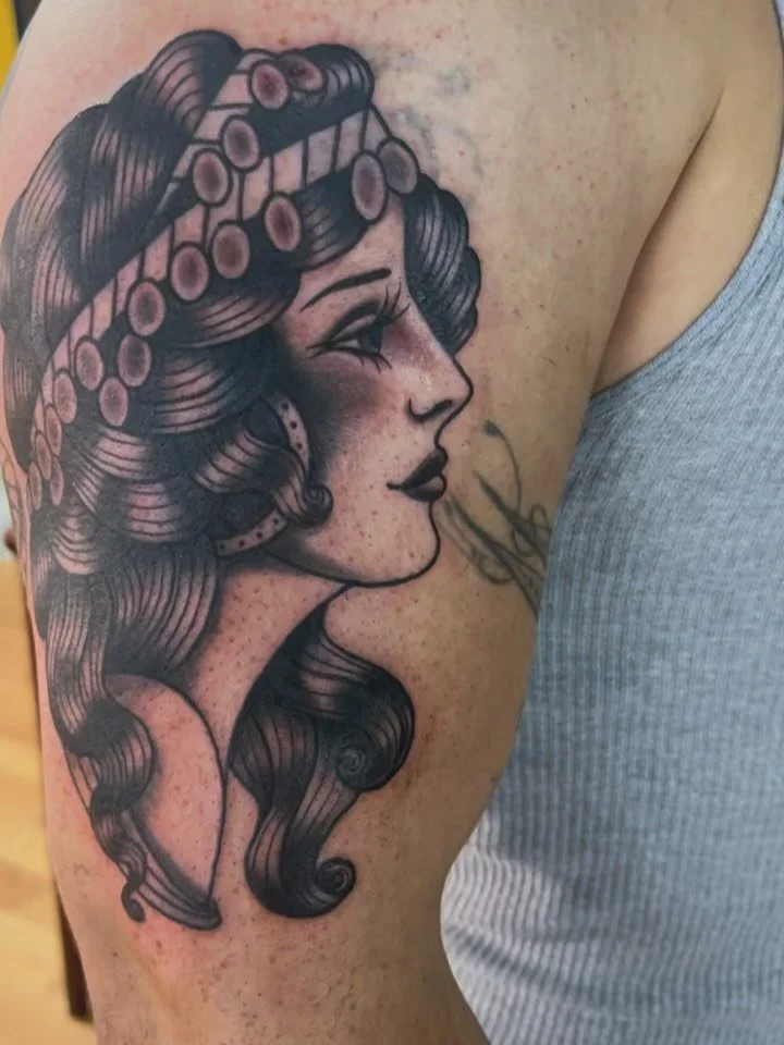 Lady faces are always a good time 😍 

#ladyfacetattoo #americantraditionaltattoo #trad #tradtattoo #blackandgrey #blackandgreytattoo #boldwillhold #boldtattoos #femaletattooartist #ladytattooers #atlantatattooartist #atlantatattoos