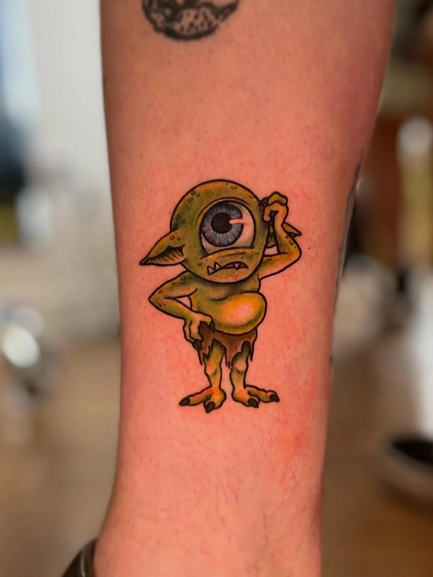 Not all who wander are lost, but this guy totally is!!! Fblthp the Lost from Magic the Gathering. Such a cute and fun character!! 

Thank you both for the trust!! Vibes = Immaculate 

#fblthp #fblthpthelost #magicthegathering #magicthegatheringtattoo