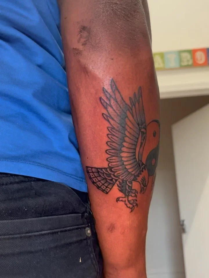 American Traditional eagles for Jonte!! Thank you so much as always 🙏🏼 

#americantraditional #tradtattoo #eagletattoo #boldwillhold #blackandgreytattoo #americantraditionaltattoo #atlantatattooartist #atltattooartist #atltattoos #atlantatattoo #fe