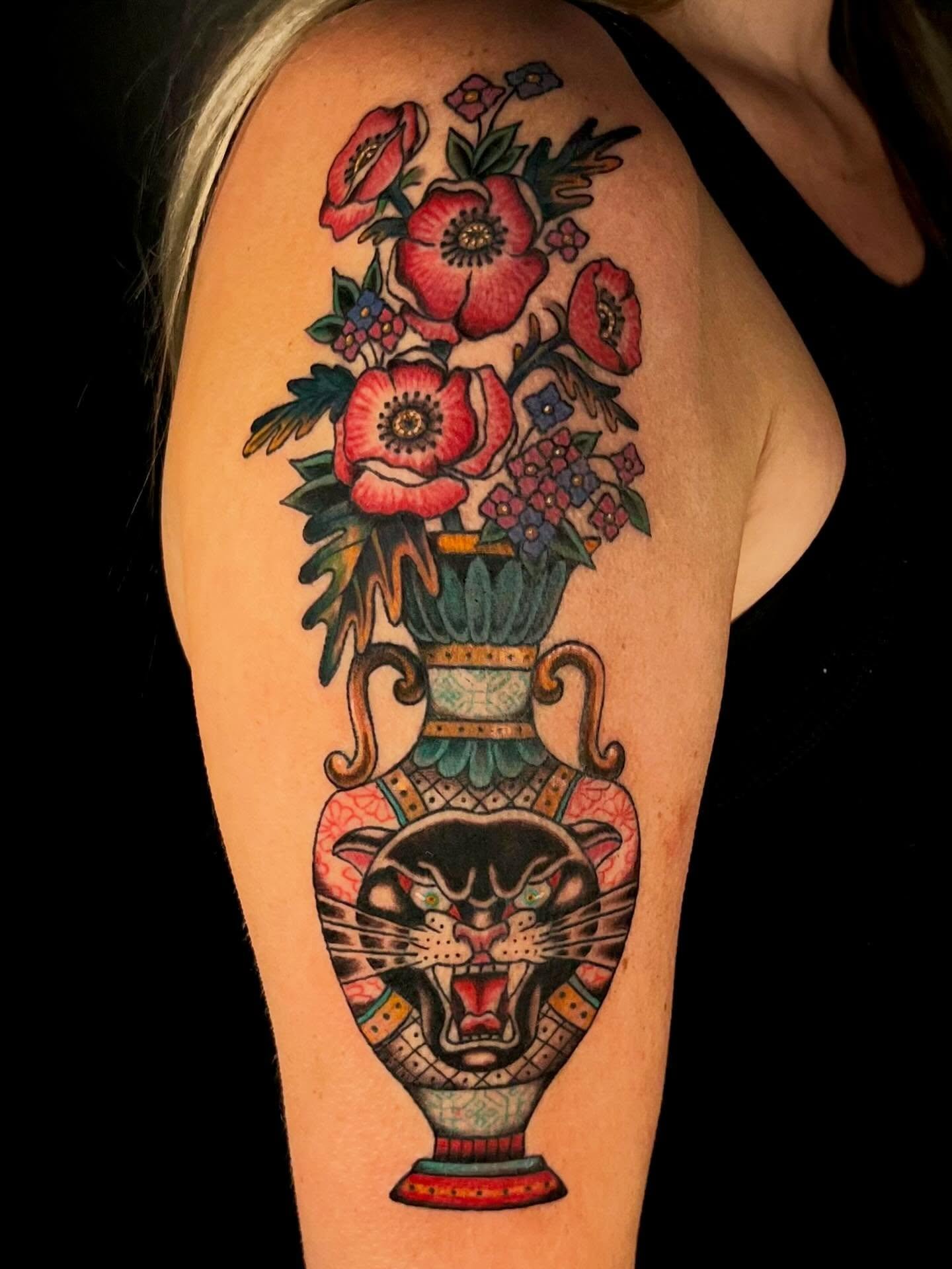 Panther head vase with poppies. Tremendously fun project 🤩 thank you to Ashley for getting this puuurfect tattoo 😗

#americantraditionaltattoo #vasetattoo #colortattoo #femaletattooartist #atlantatattooartist