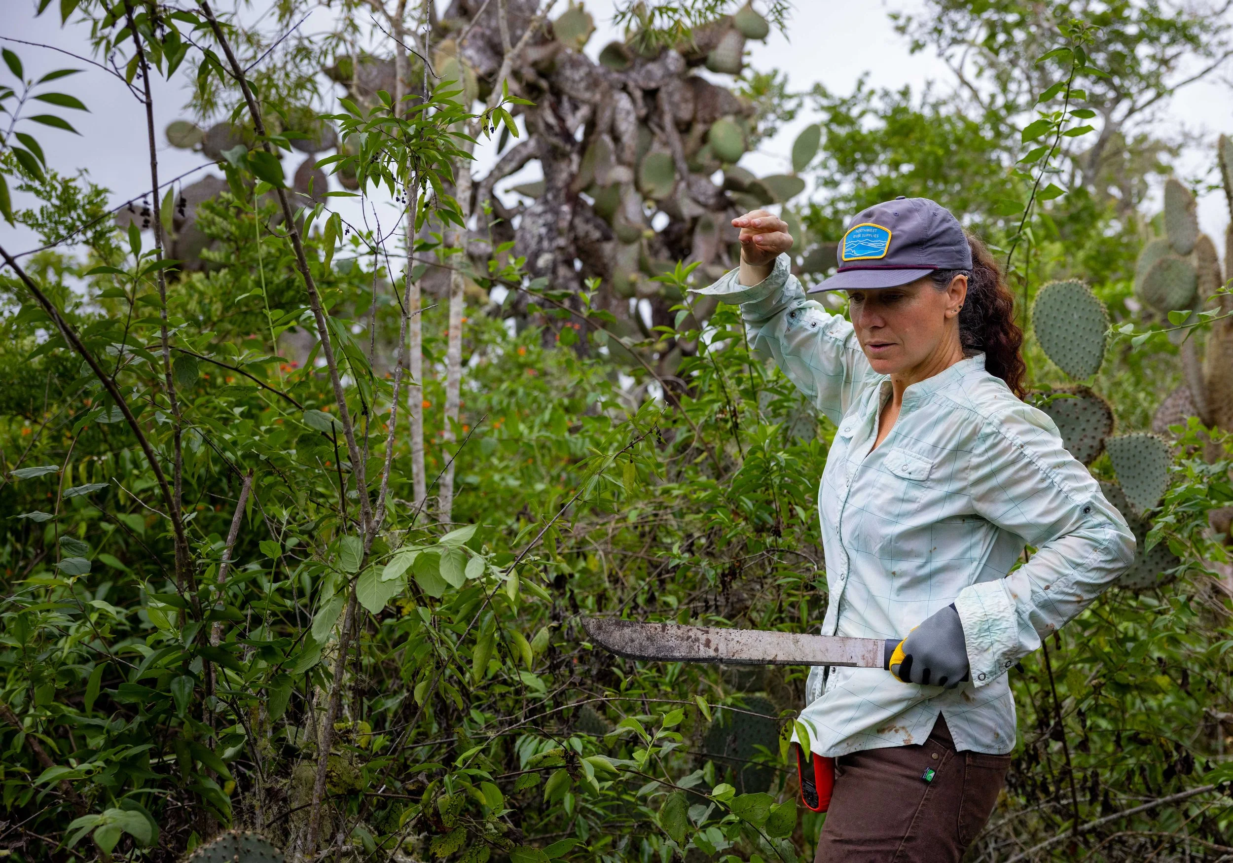 Snail Hunters_Galapagos NRS-2.jpg