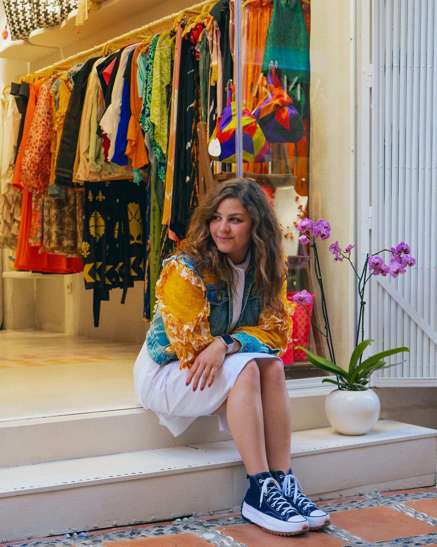 y quién mejor que nuestra bellísima Chiara para posar con estas prendas tan especiales 🌼
Chaqueta/ Jacket: 129€
Vestido blanco/ White dress: 49€
No one could be better than our beautiful Chiara to pose with these special c