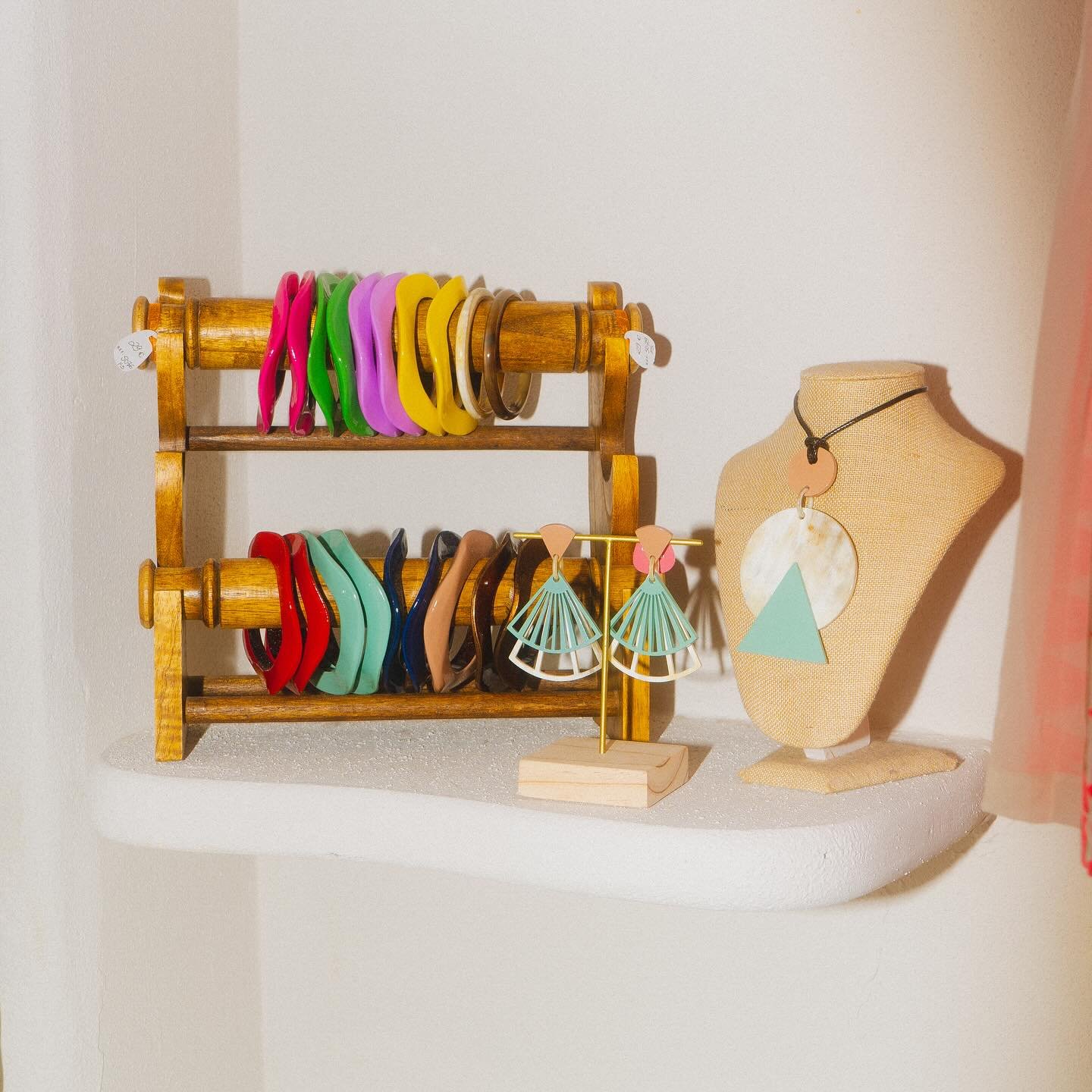 🌟 Aunque en chiara mia destacan sobretodo nuestros outfits y prendas maravillosas, siempre tenemos hueco para tener accesorios perfectos para combinarlos 🌟
🌟 Although in chiara mia our wonderful outfits and clothes stand out above all, we always