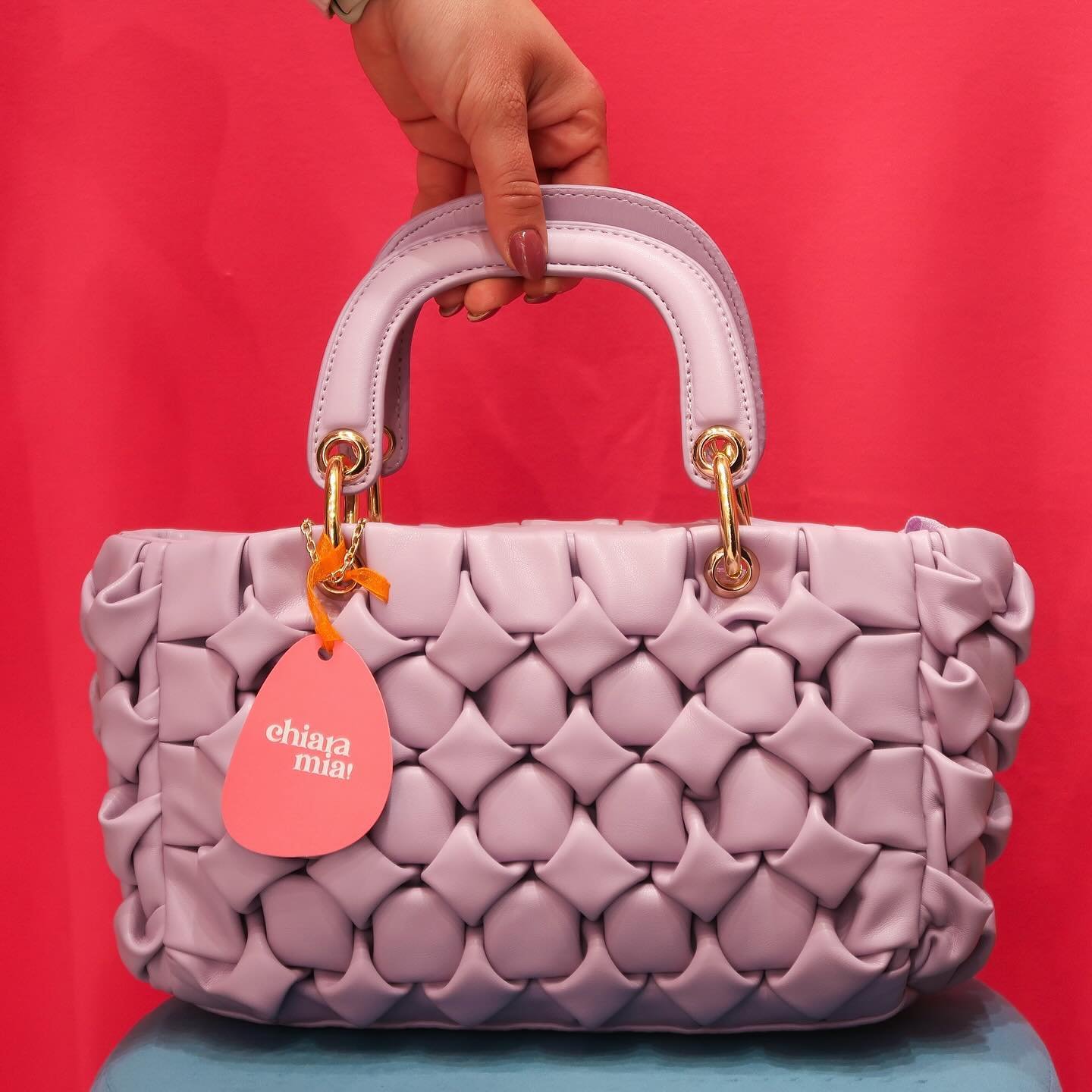 bolso Cookie 🍪 en un perfectísimo lila pastel
¿queréis verlo en los demás colores?
Cookie bag 🍪 in a perfect pastel lilac
Do you want to see it in the other colors?
Bolso/ Cookie bag: 119€
#marbella #designerb