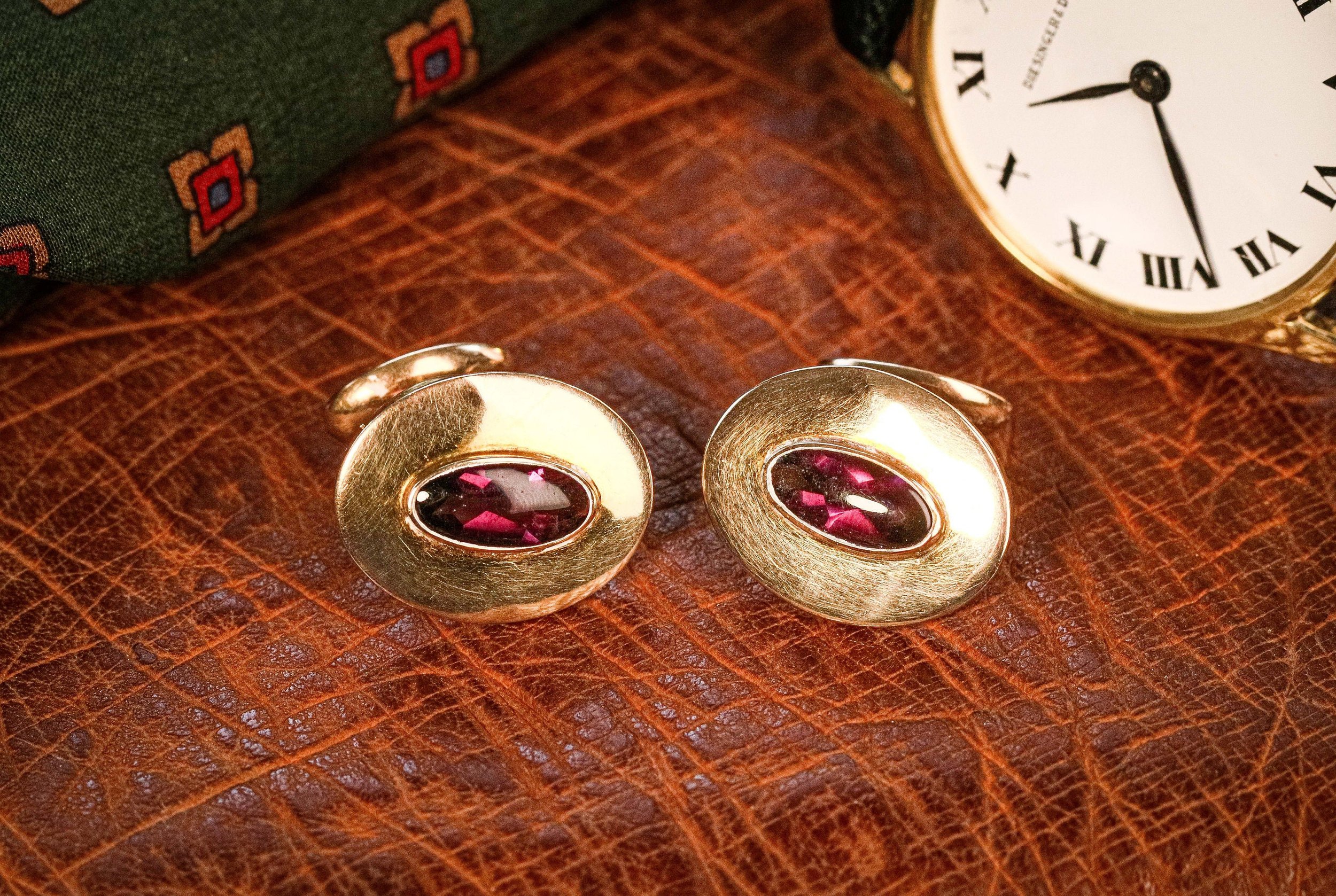 https://i.etsystatic.com/22115709/r/il/eed050/5468353027/il_fullxfull.5468353027_plud.jpg