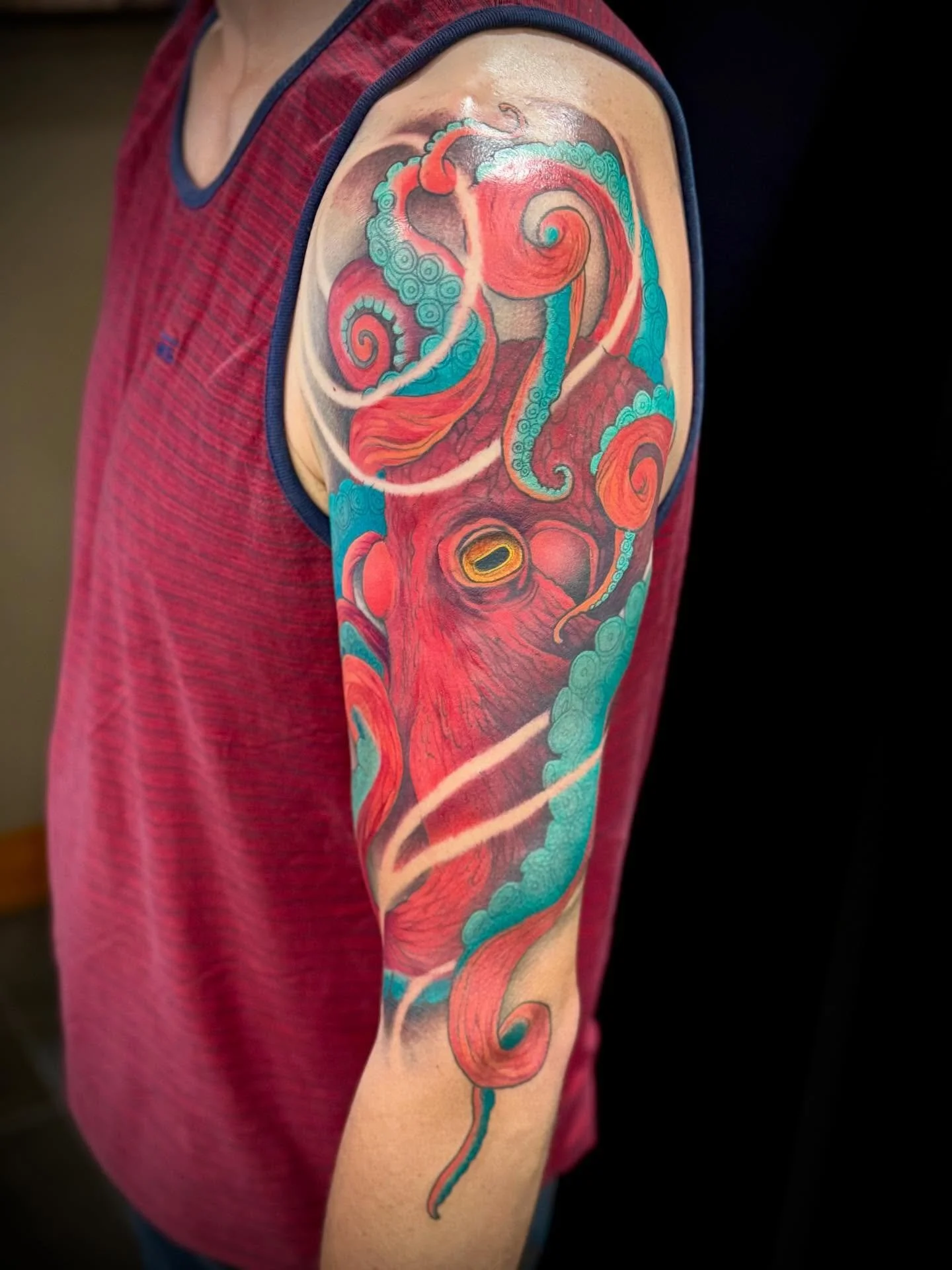 Super fun one for Colin 🐙 done by @meagma 

‪#tattoosbymeag #nanaimo #octopustattoo #octopus #bc #canada #vanisle #vancouverisland #vanisle #vancouver #art #artist #tattoo ‬#bluenosetattoo ‪@bluenosetattoo #colourtattoo #blackandgreytattoo ‬