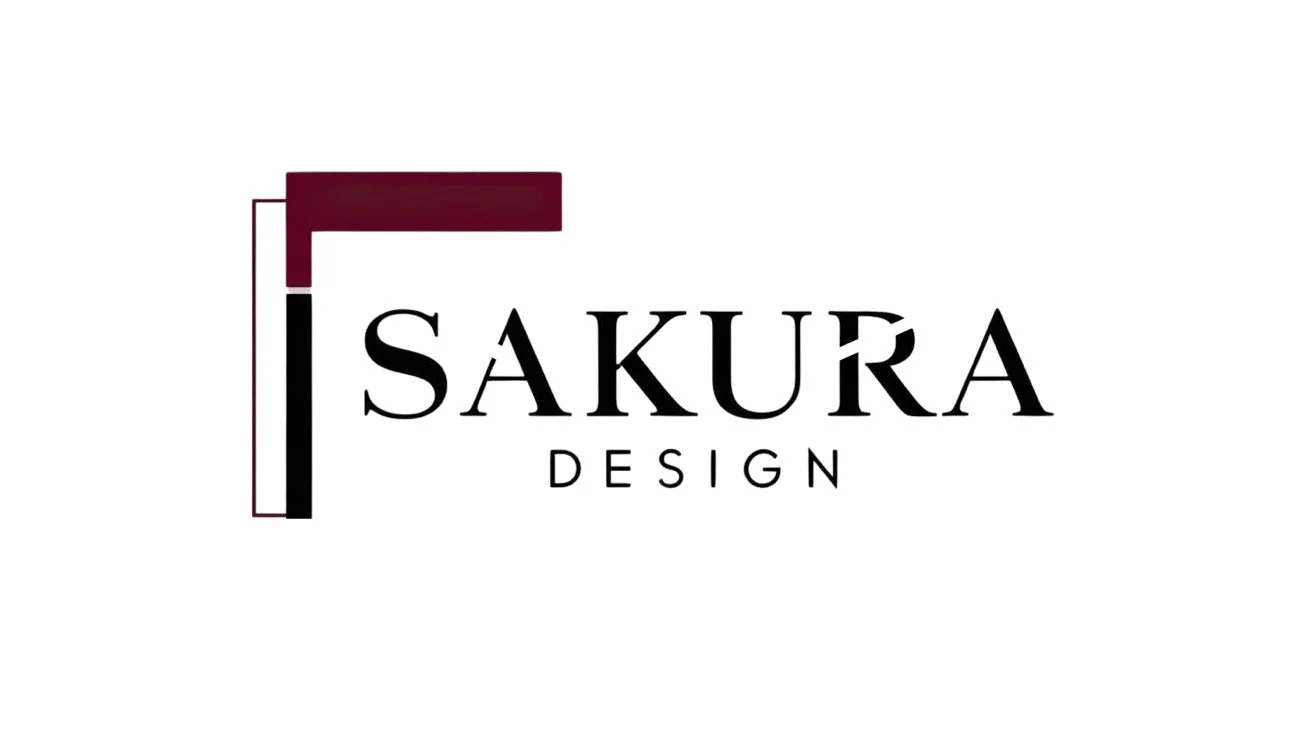 Logo de Sakura Design avec une structure à gauche et le texte 'SAKURA DESIGN' à droite.