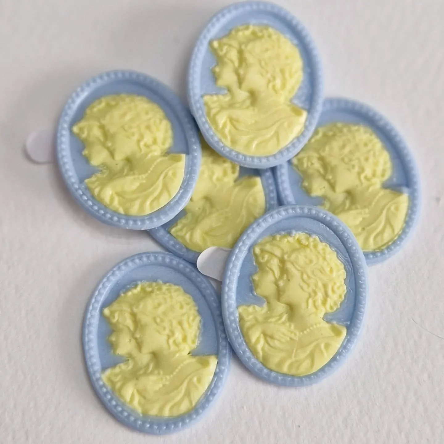 All of the wax seals I use are hand poured and stamped by me.  These 2 tone cameo style seals have been a complete labour of love.

#waxseal #weddinginvitations  #cameo #luxurywedding #wedgewood