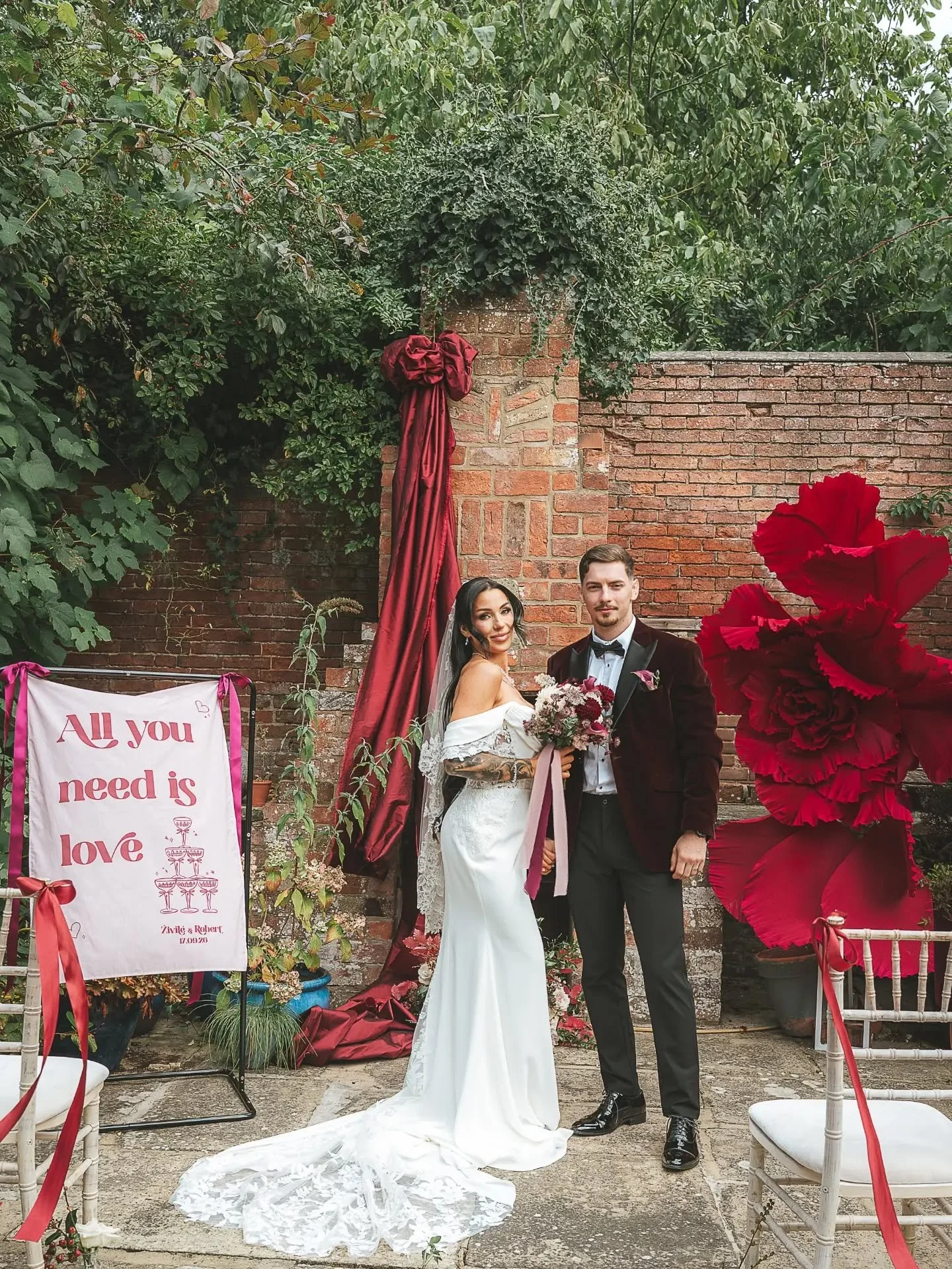 Obsessed with this.

Photographer/content creator: @joles_weddings
@jolesphotos
Venue: @bardney_hall
Florist: @thistleandfoxflorist
Suits: @fallenherostore
Dresses, veils &amp; hair accessories: @oshgoshgowns
Venue stylist: @finishing_touches_wedding